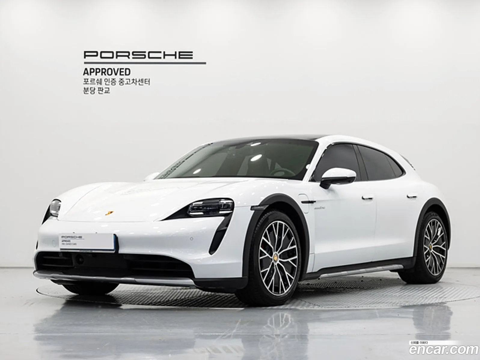 Porsche Taycan 2023 — 18