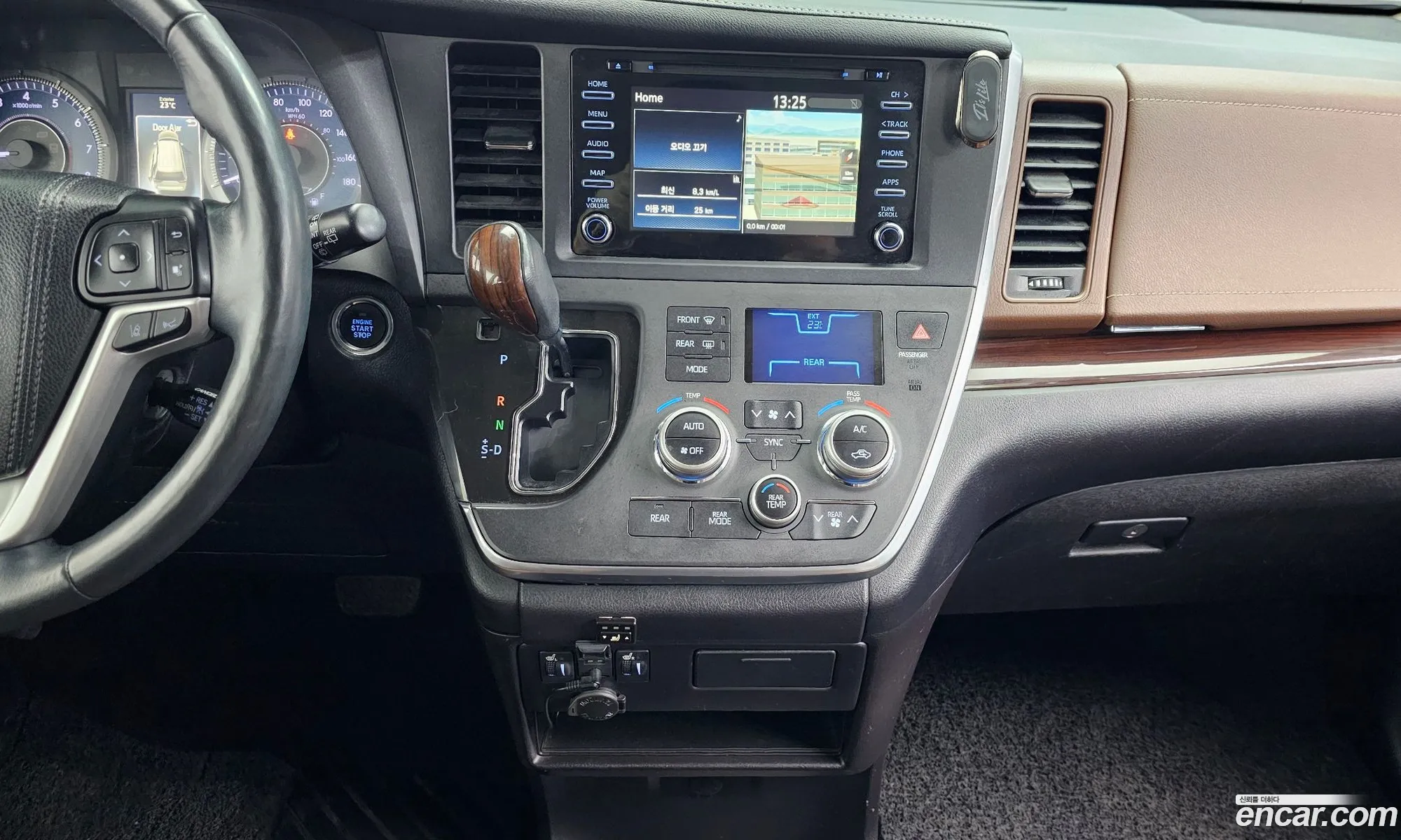 Toyota Sienna 2018 5TDDZ3DC4JS208779 — 10