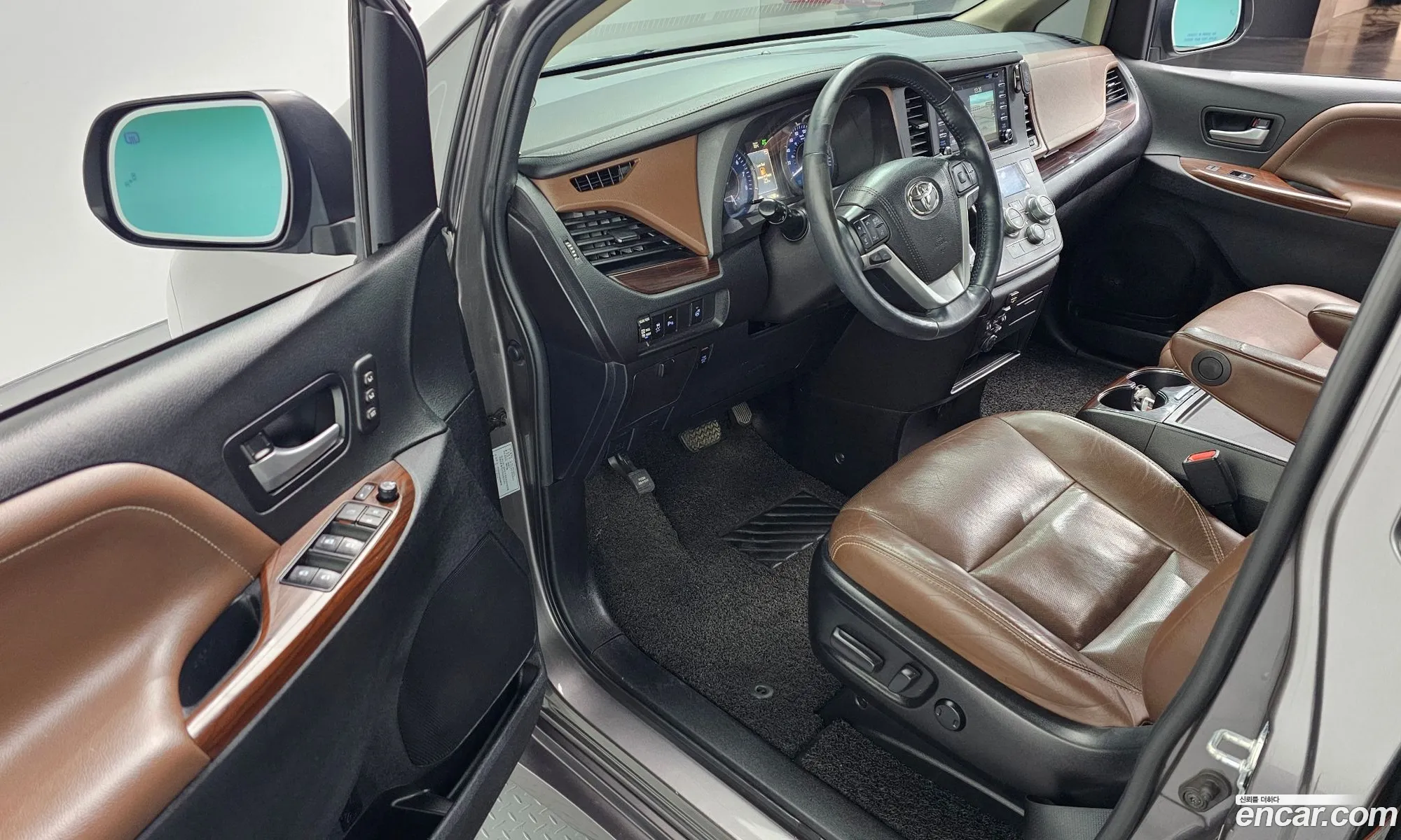 Toyota Sienna 2018 5TDDZ3DC4JS208779 — 18