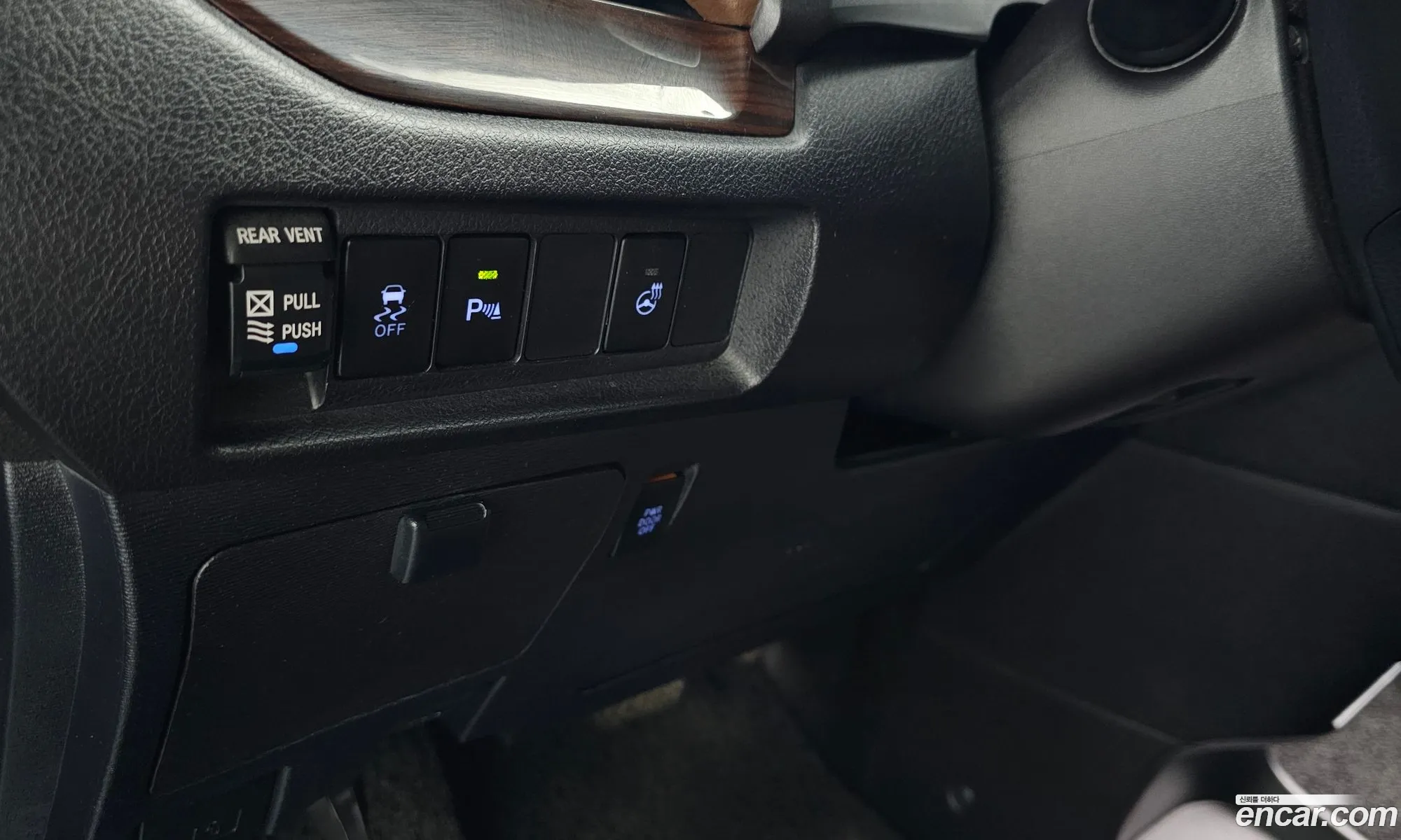 Toyota Sienna 2018 5TDDZ3DC4JS208779 — 17
