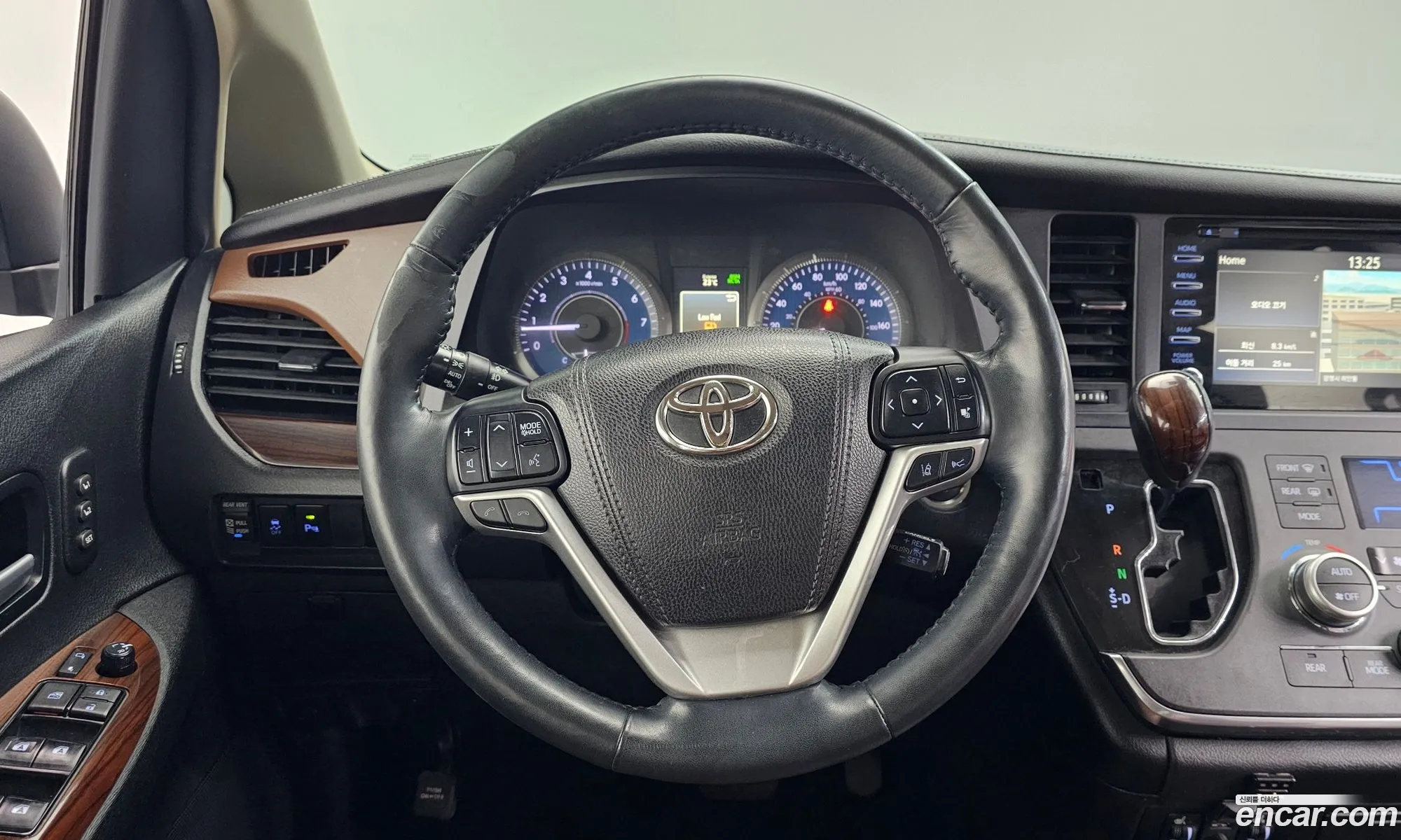 Toyota Sienna 2018 5TDDZ3DC4JS208779 — 7