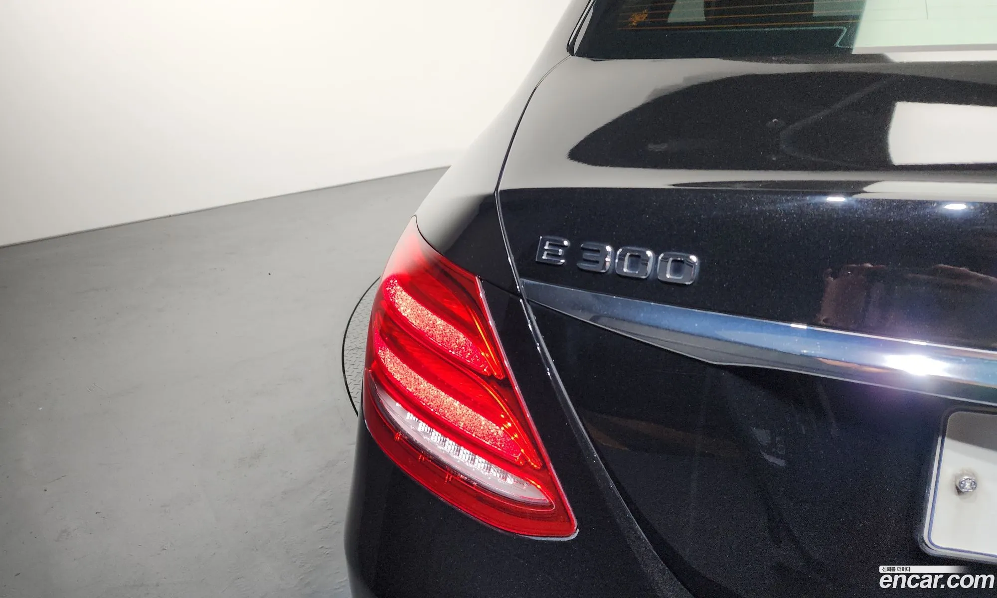 Mercedes-Benz E-Class W213 2019 WDDZF4KB8KA690451 — 4