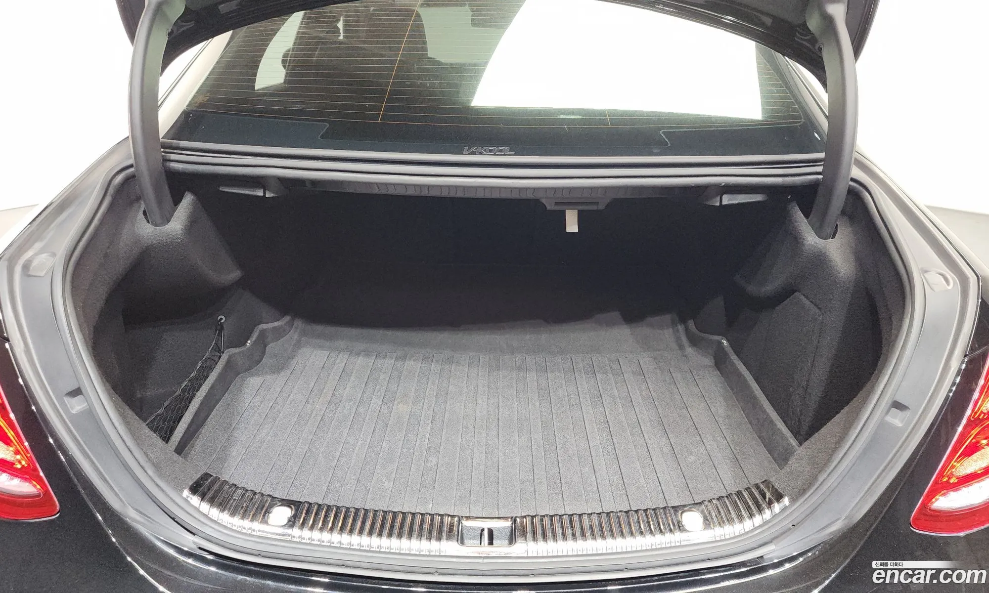 Mercedes-Benz E-Class W213 2019 WDDZF4KB8KA690451 — 11