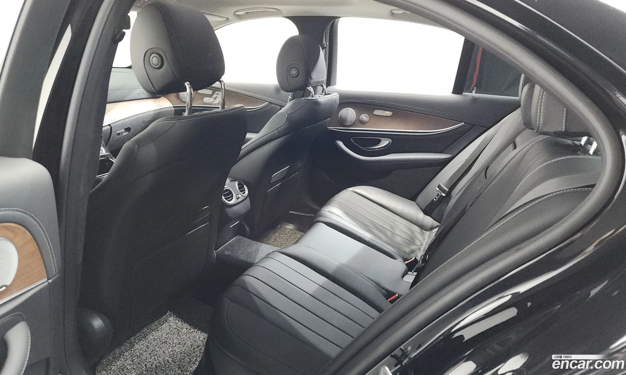 Mercedes-Benz E-Class W213 2019 WDDZF4KB8KA690451 — 14