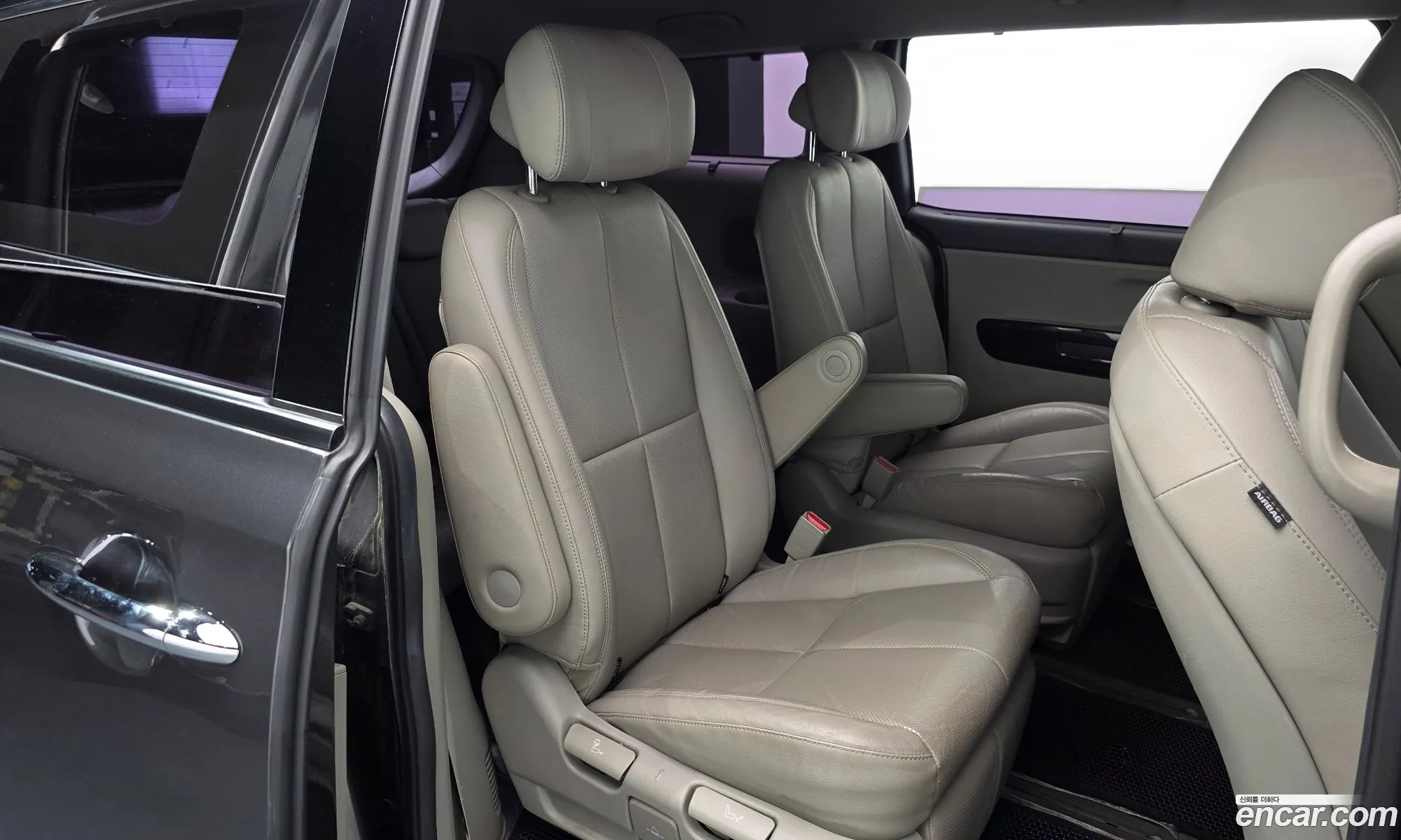 Kia Carnival 2017 KNAMB81ABJS379237 — 12