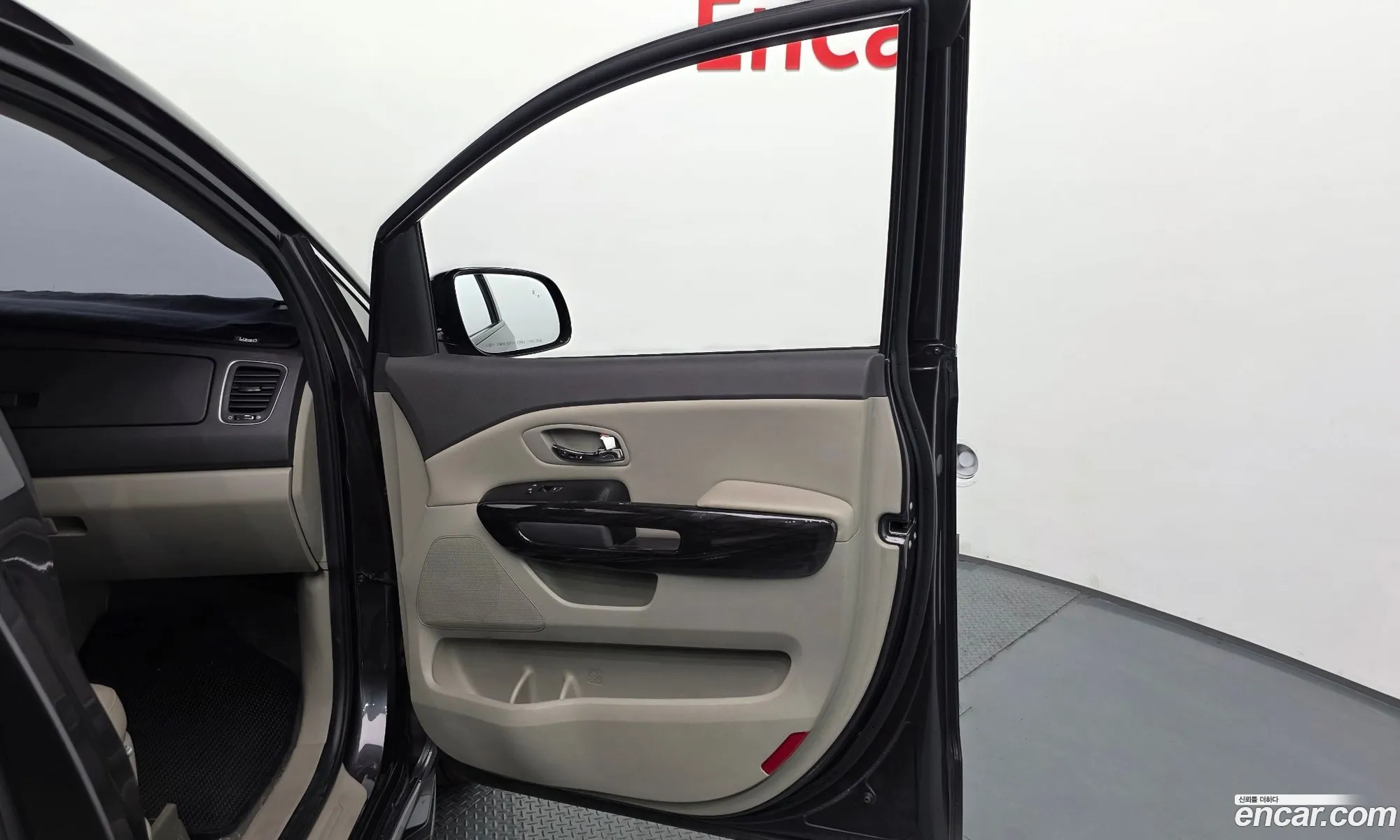 Kia Carnival 2017 KNAMB81ABJS379237 — 5