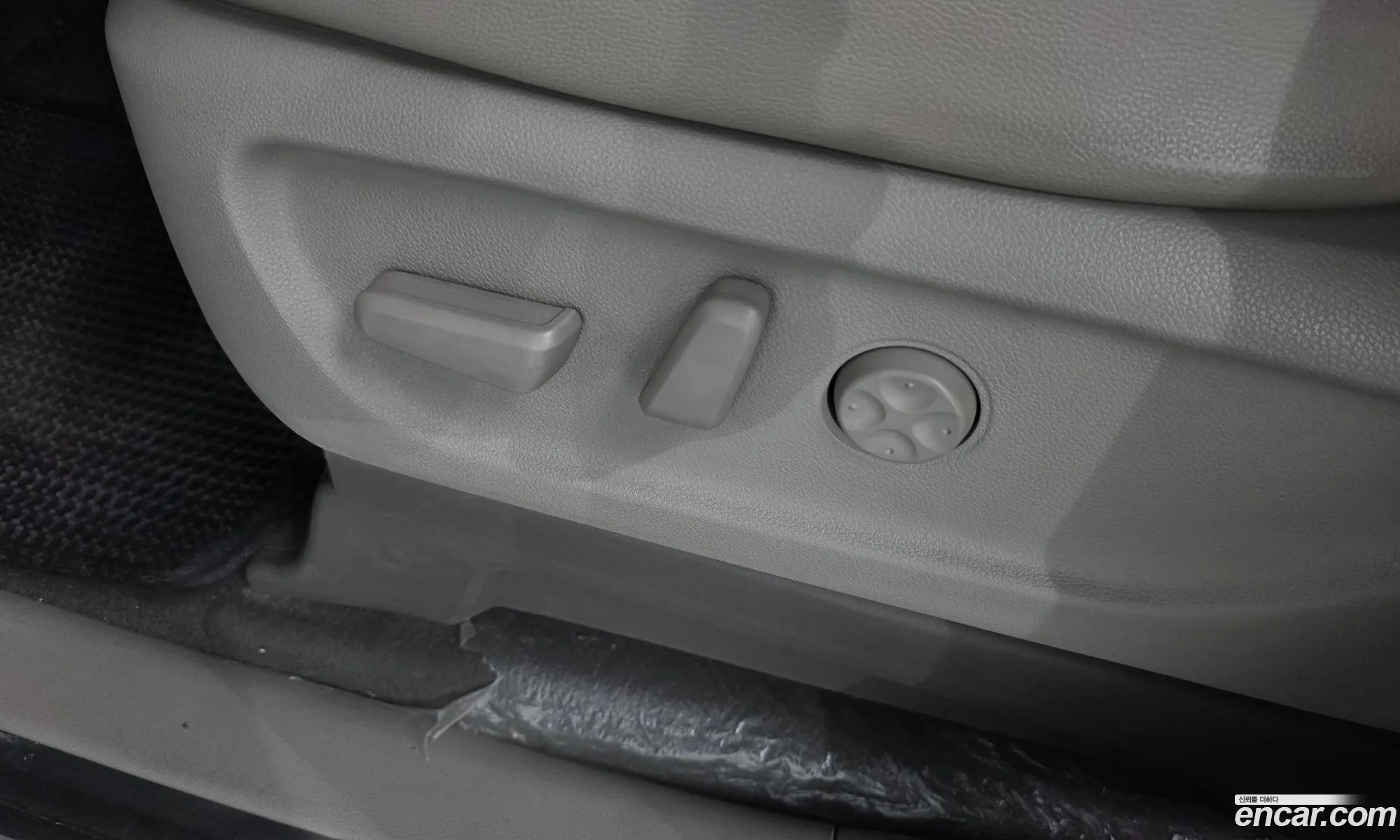 Kia Carnival 2017 KNAMB81ABJS379237 — 8
