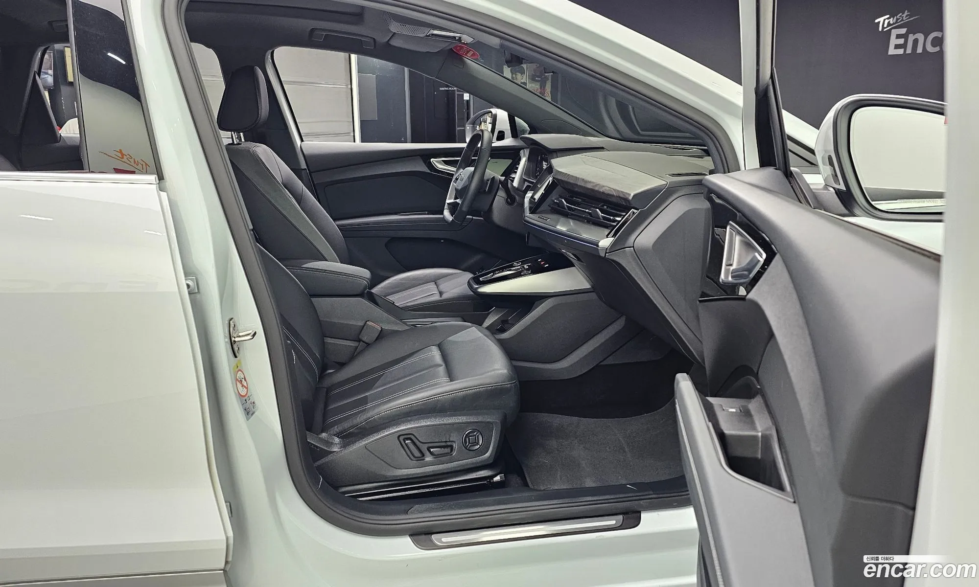 Audi Q4 e-tron 2025 — 11