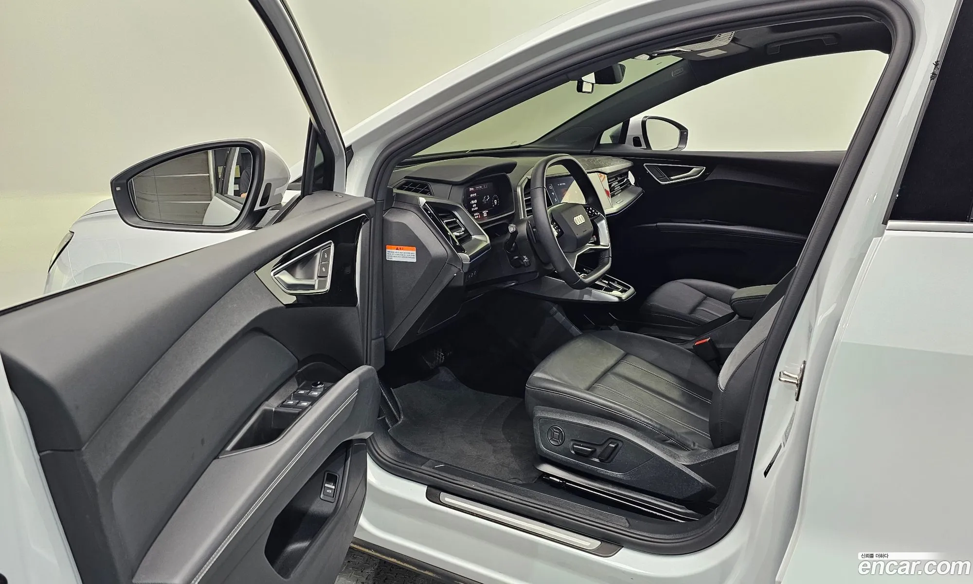 Audi Q4 e-tron 2025 — 16