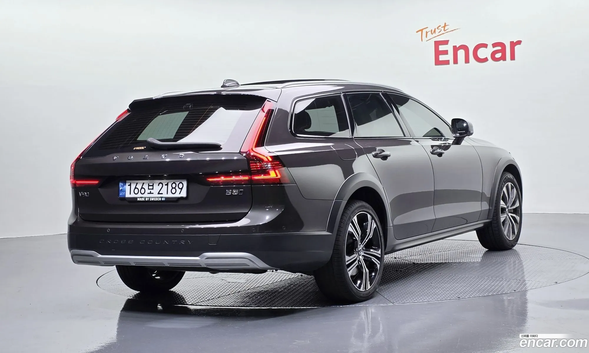 Volvo V90 Cross Country 2020 — 34