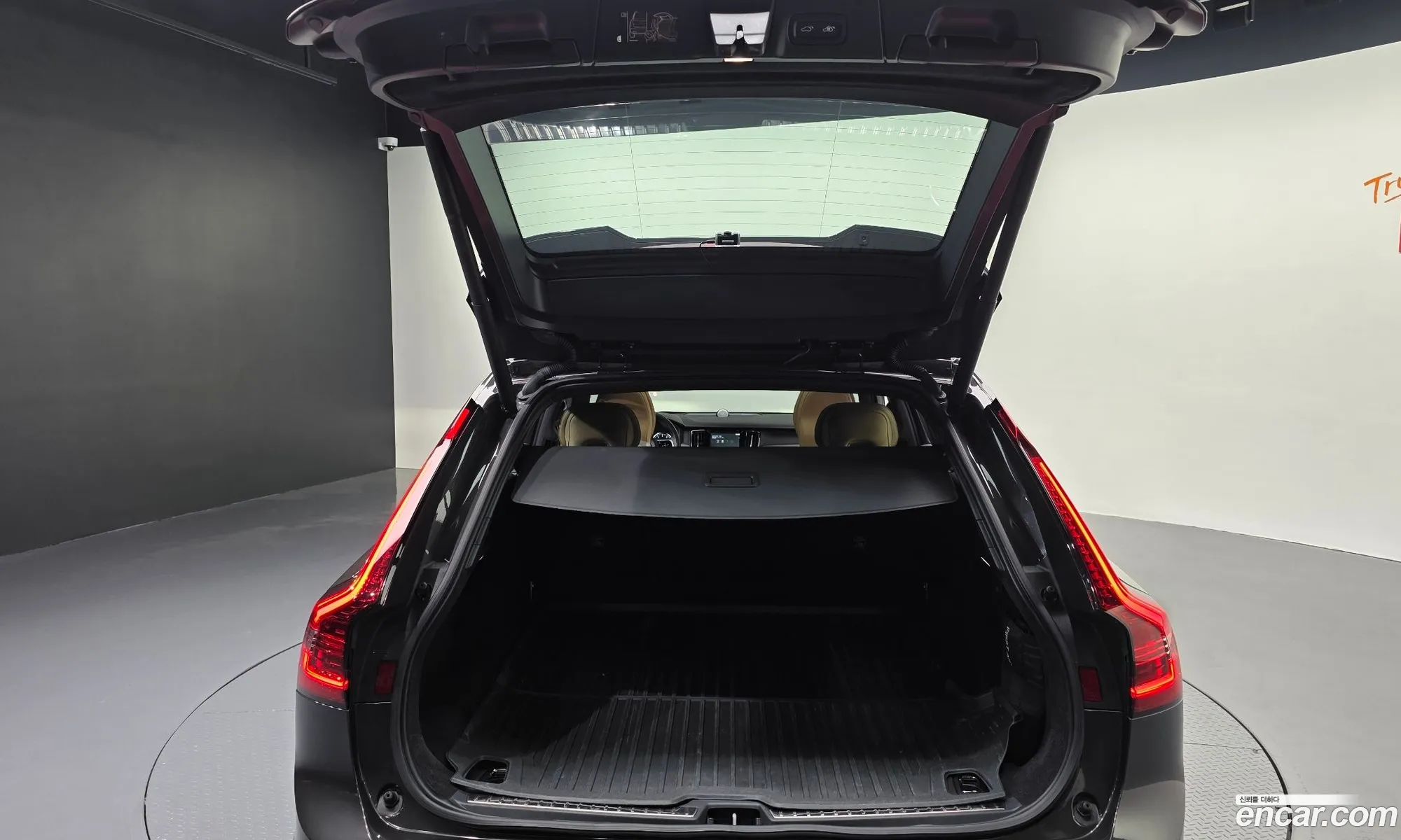 Volvo V90 Cross Country 2020 — 19