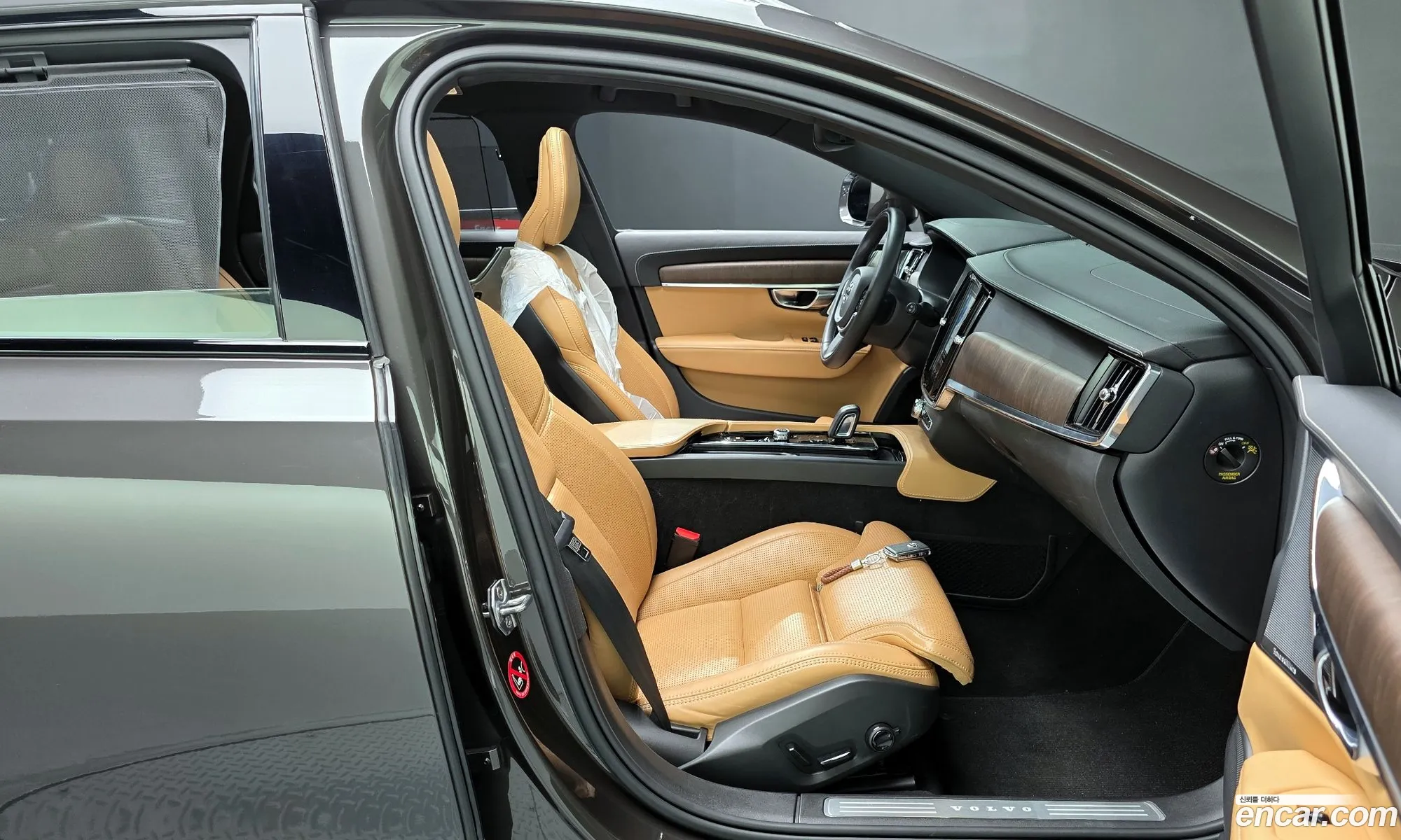 Volvo V90 Cross Country 2020 — 28