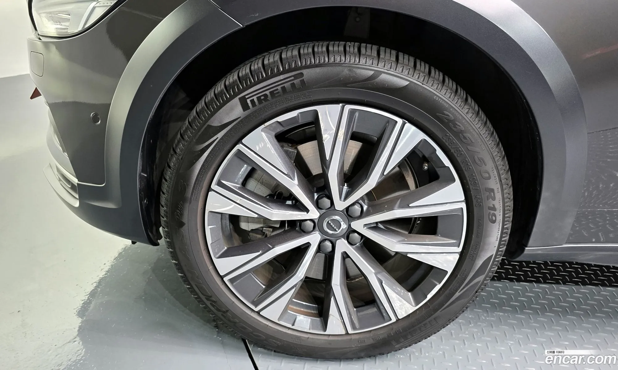 Volvo V90 Cross Country 2020 — 17
