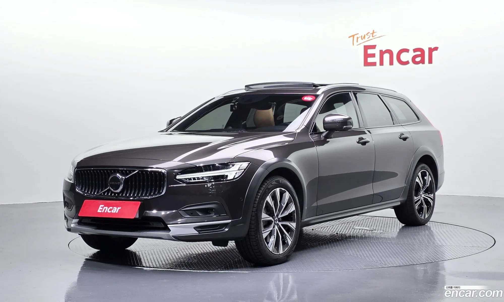 Volvo V90 Cross Country 2020 — 32