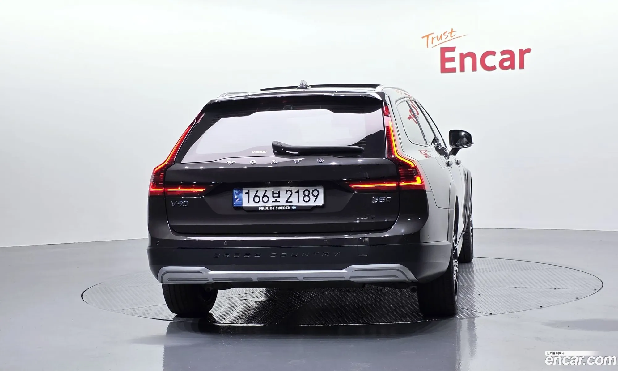 Volvo V90 Cross Country 2020 — 24