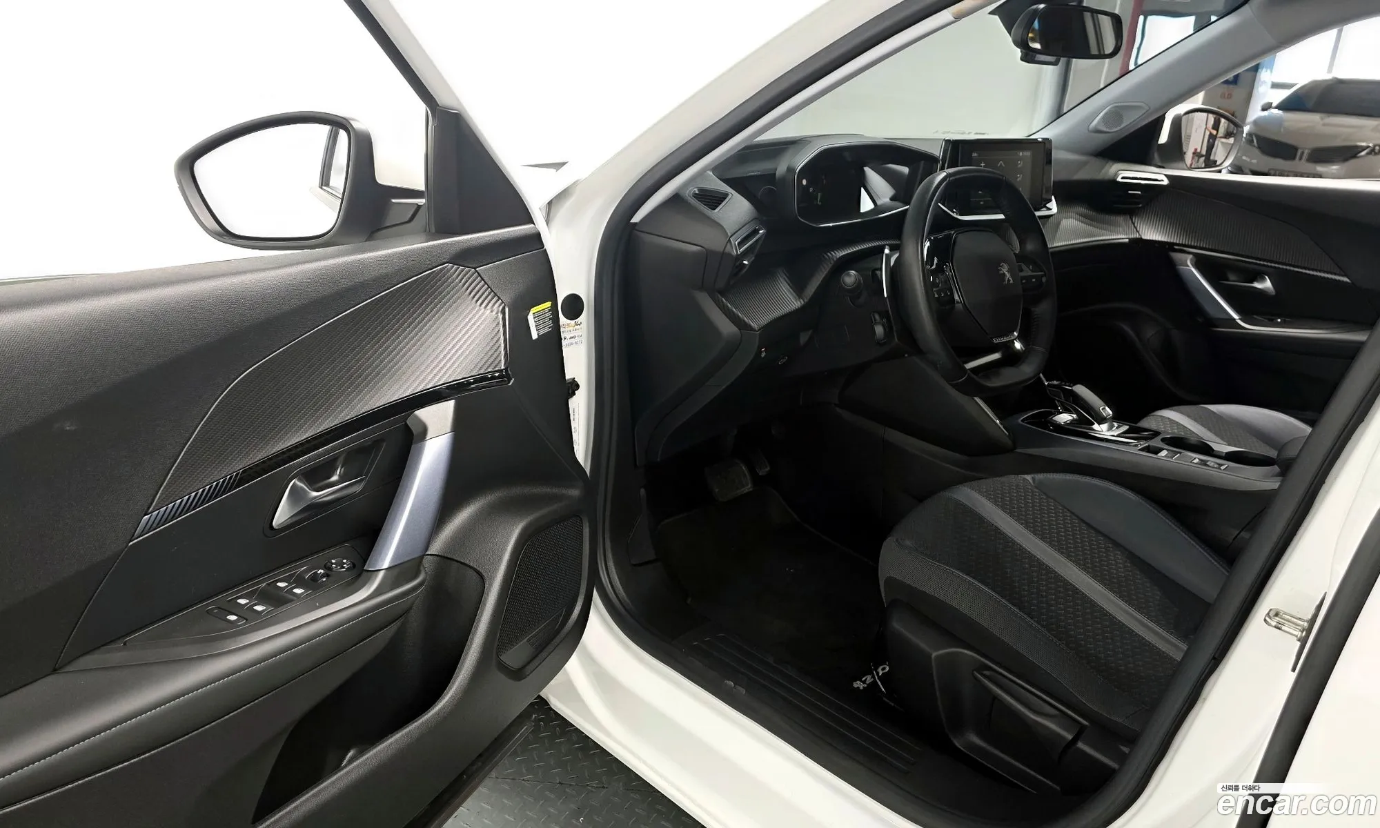 Peugeot 2008 2021 — 14