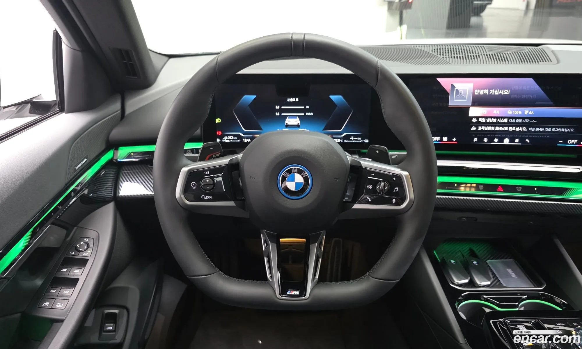 BMW 5 Series 2025 WBA81FJ01SCU00990 — 24