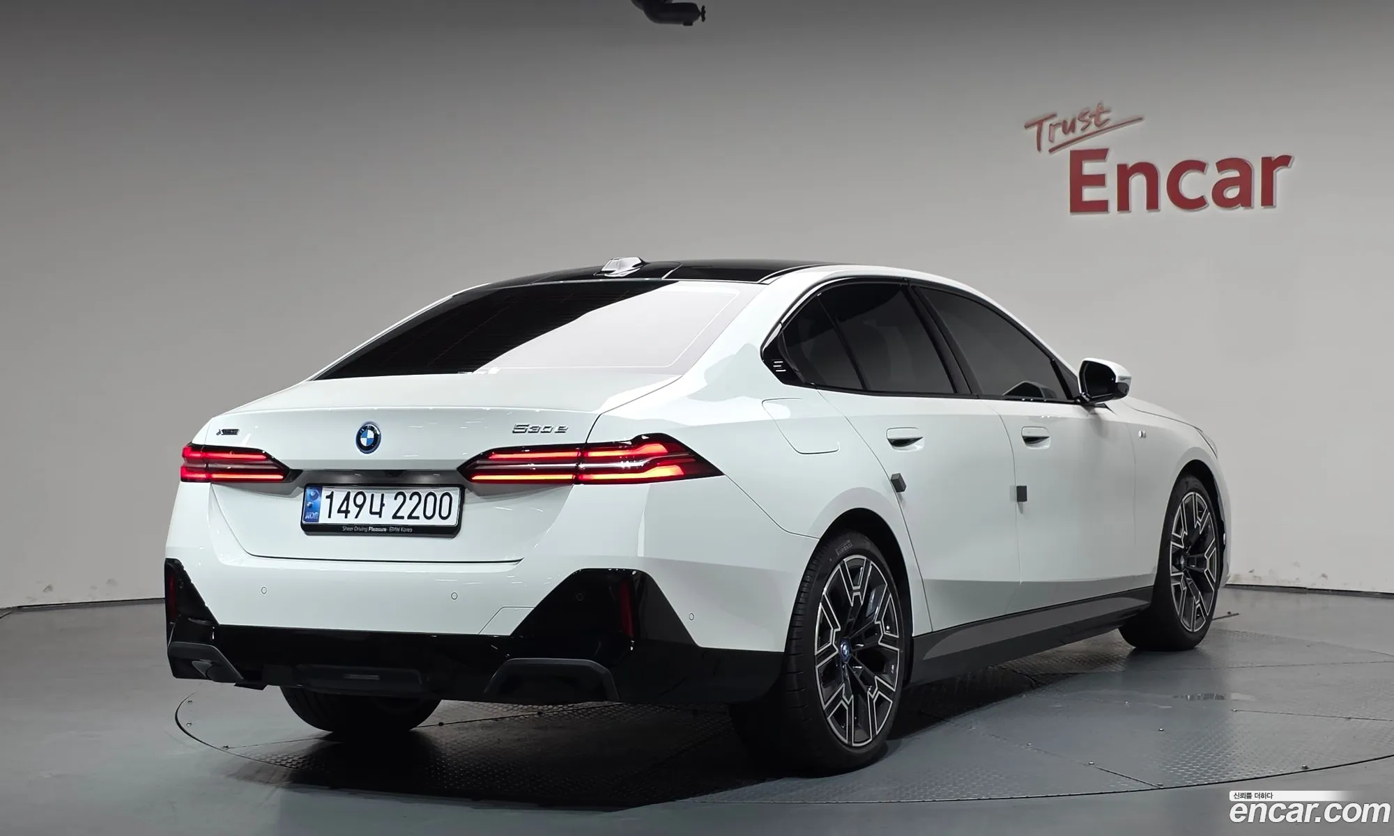 BMW 5 Series 2025 WBA81FJ01SCU00990 — 10
