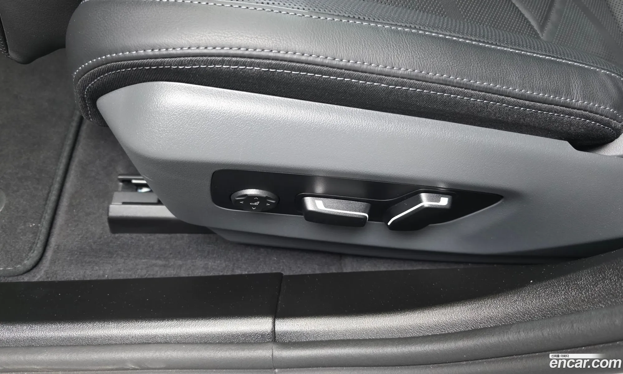 BMW 5 Series 2025 WBA81FJ01SCU00990 — 31