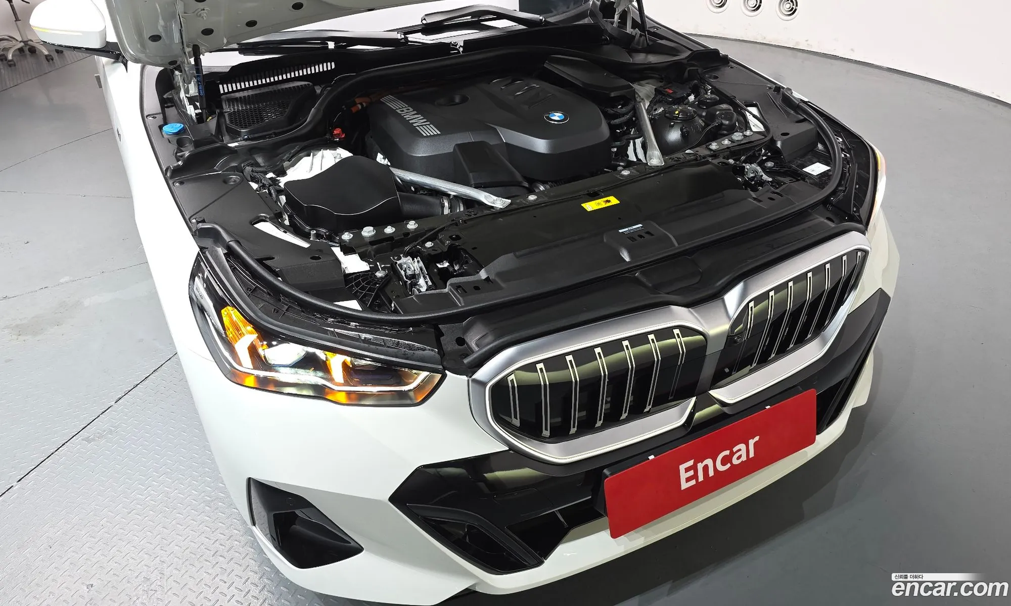 BMW 5 Series 2025 WBA81FJ01SCU00990 — 36