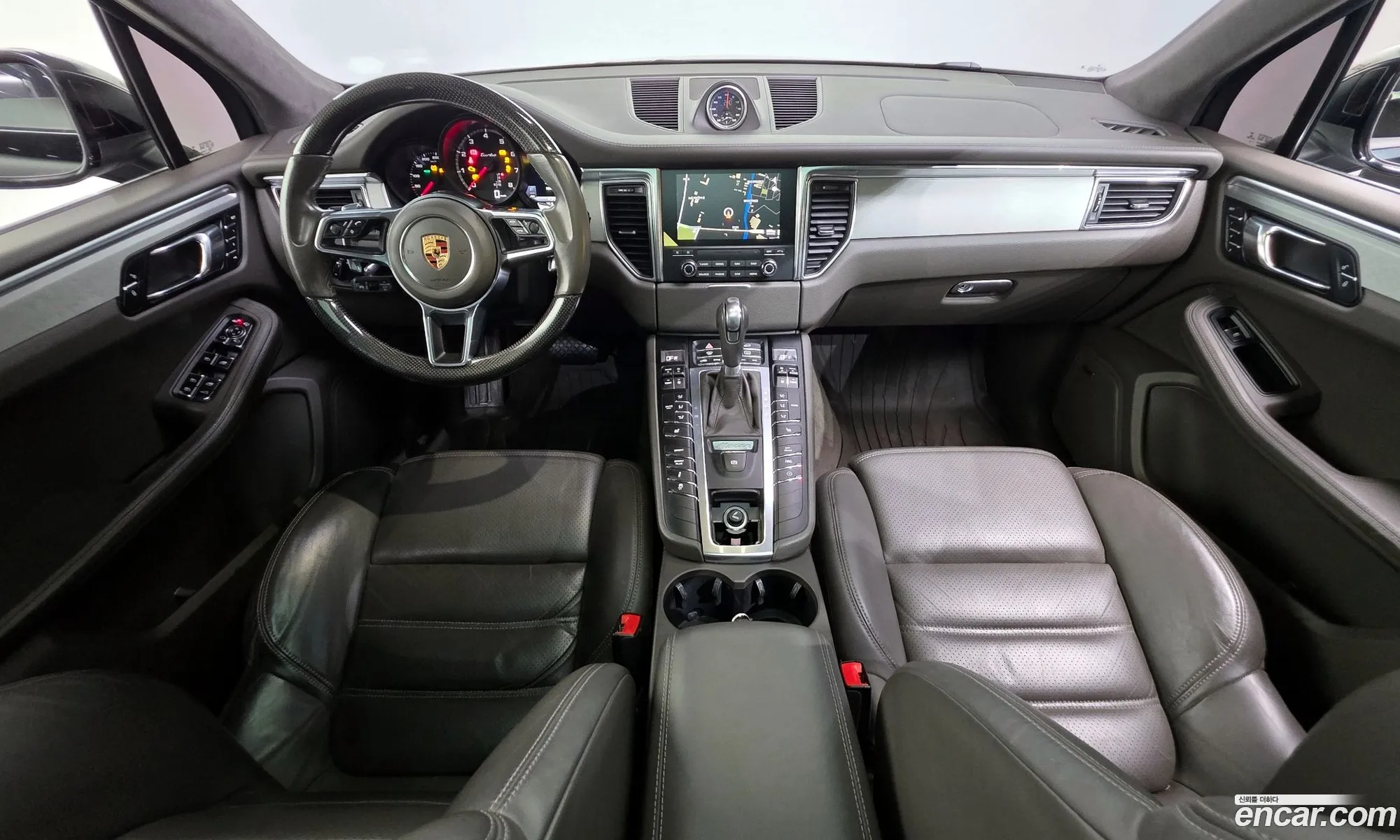 Porsche Macan 2017 WP1AF2957HLB90823 — 17