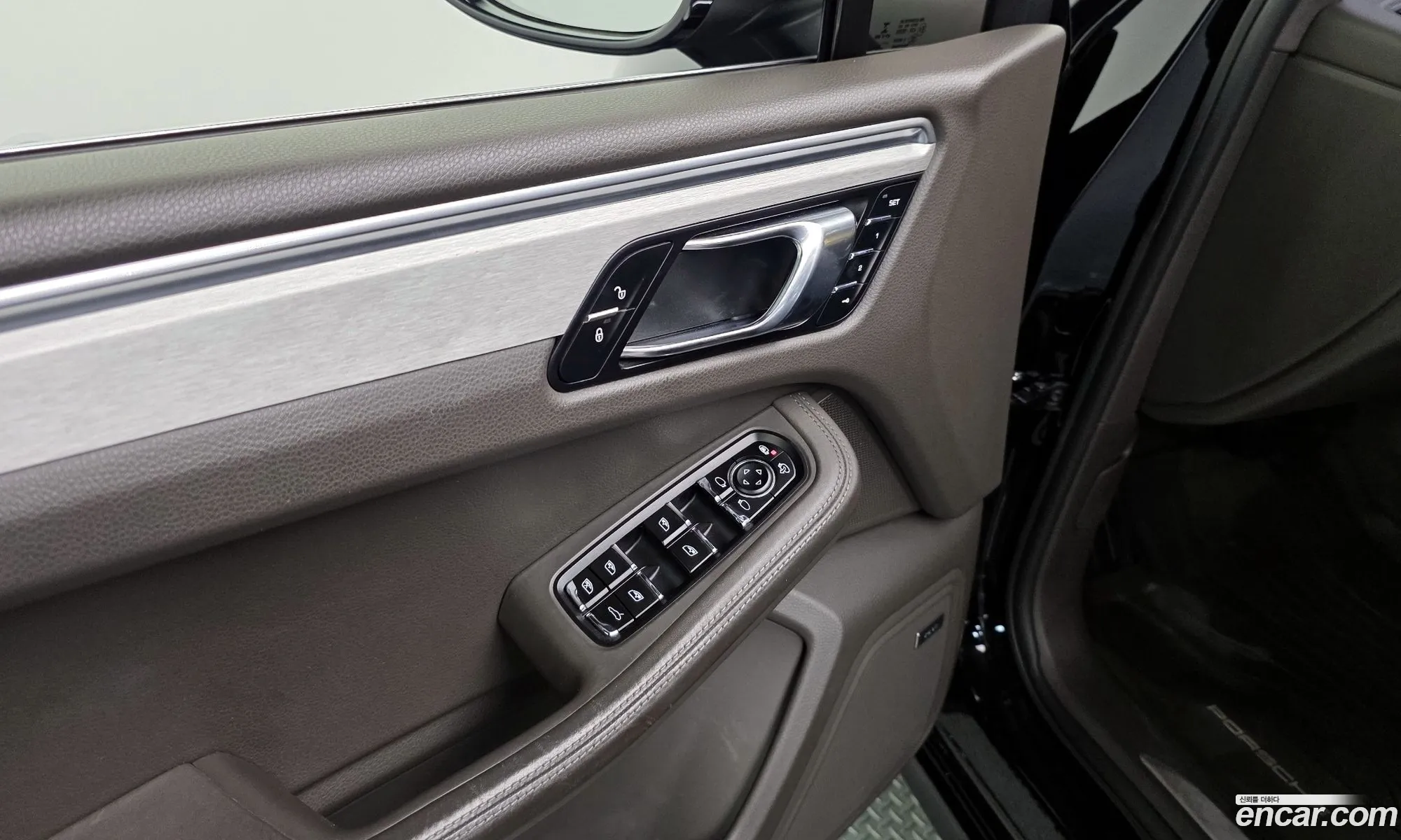 Porsche Macan 2017 WP1AF2957HLB90823 — 3