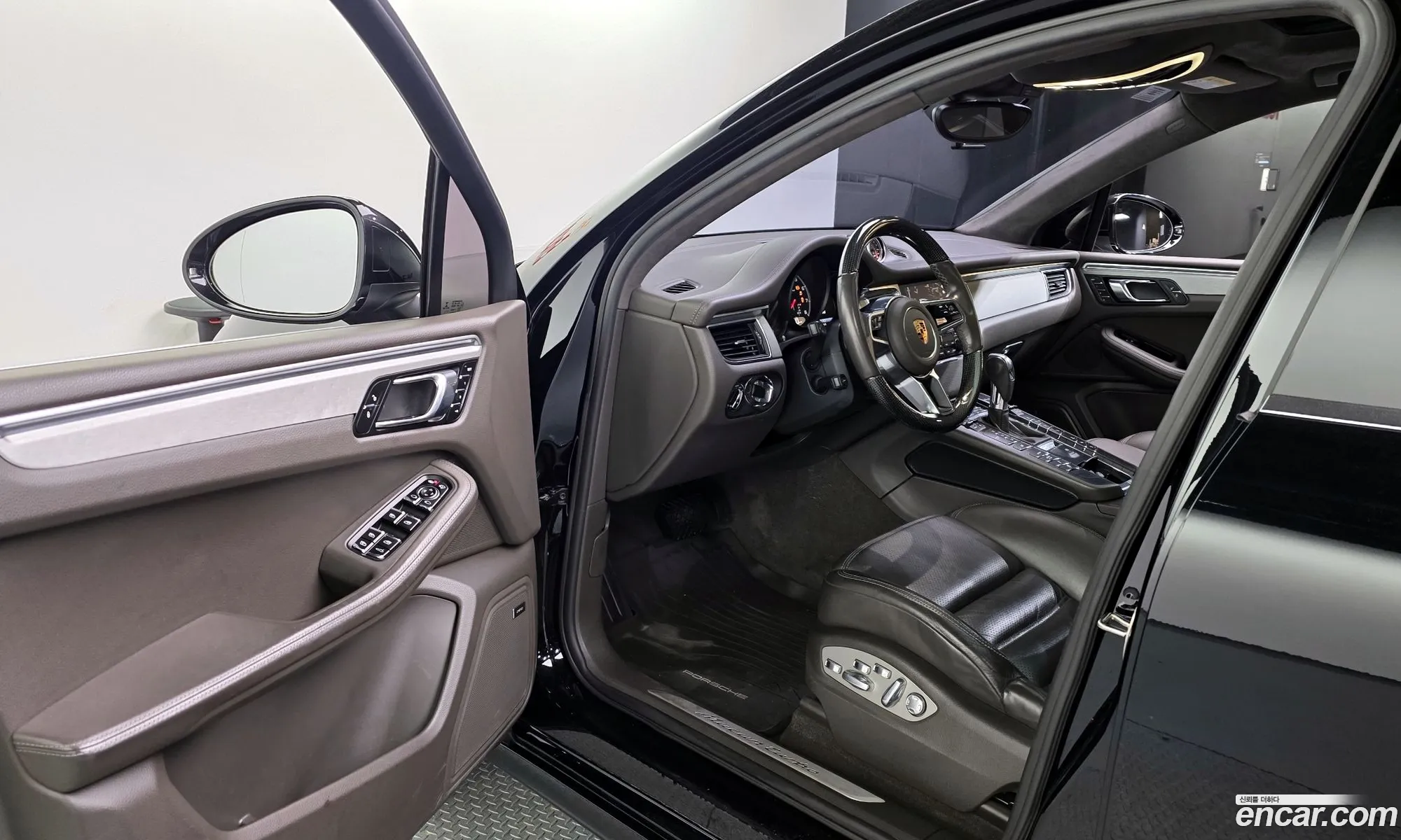 Porsche Macan 2017 WP1AF2957HLB90823 — 12
