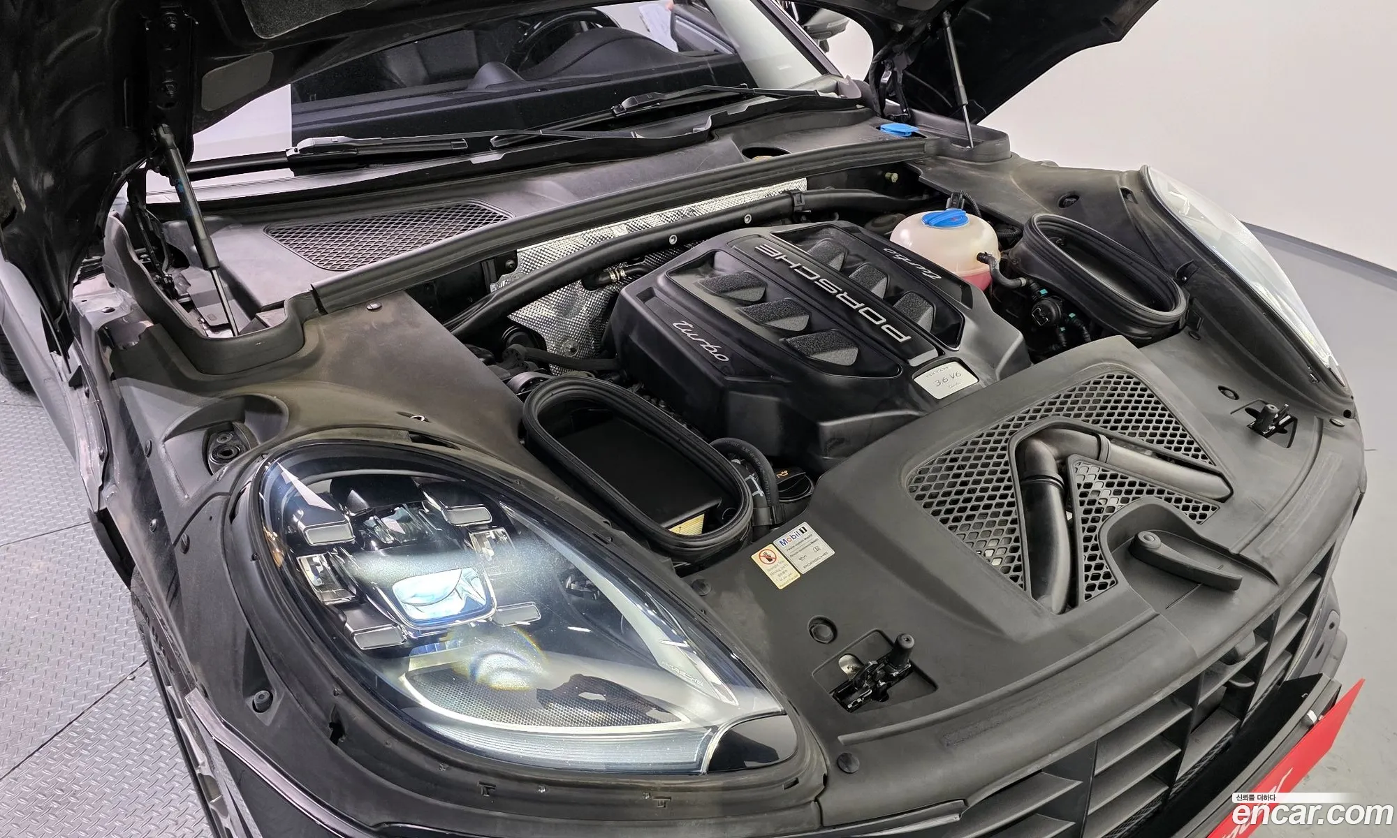 Porsche Macan 2017 WP1AF2957HLB90823 — 33