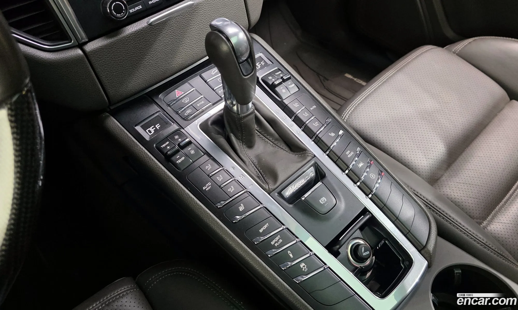 Porsche Macan 2017 WP1AF2957HLB90823 — 18