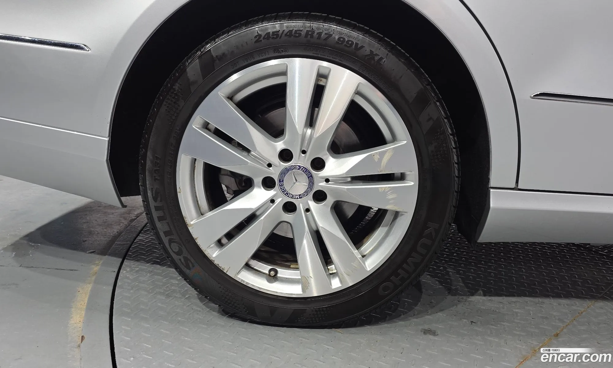 Mercedes-Benz E-Class W212 2013 WDDHF5FB5DA760339 — 20