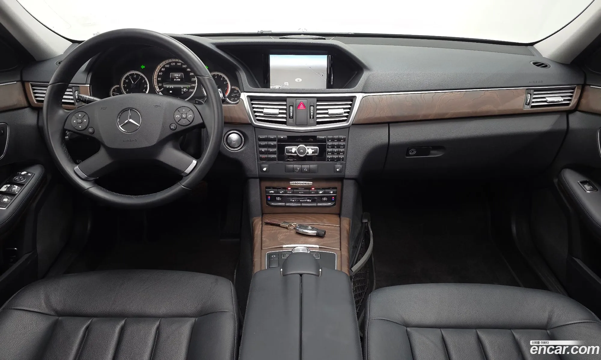 Mercedes-Benz E-Class W212 2013 WDDHF5FB5DA760339 — 28