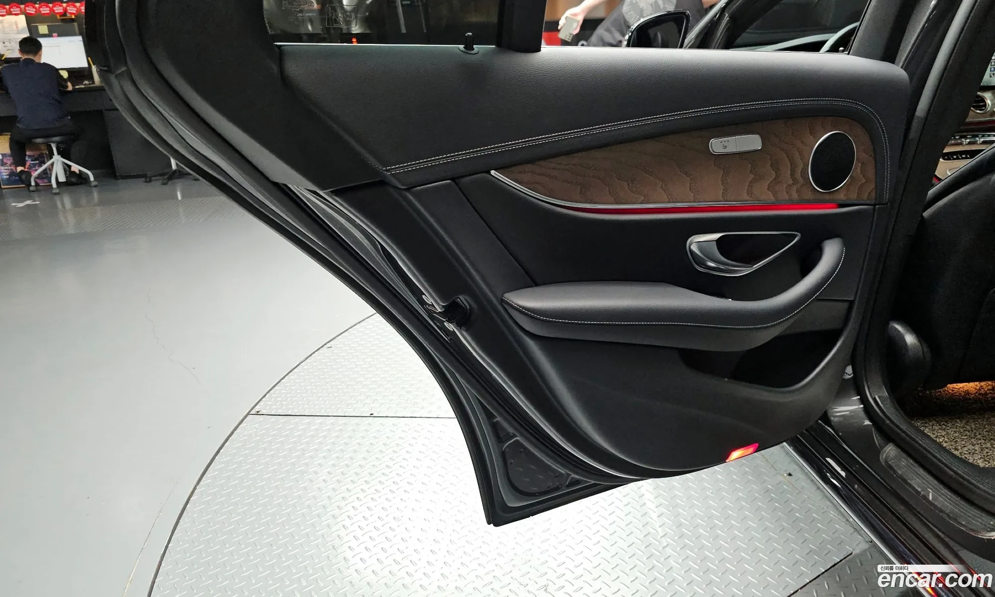 Mercedes-Benz E-Class W213 2022 — 28