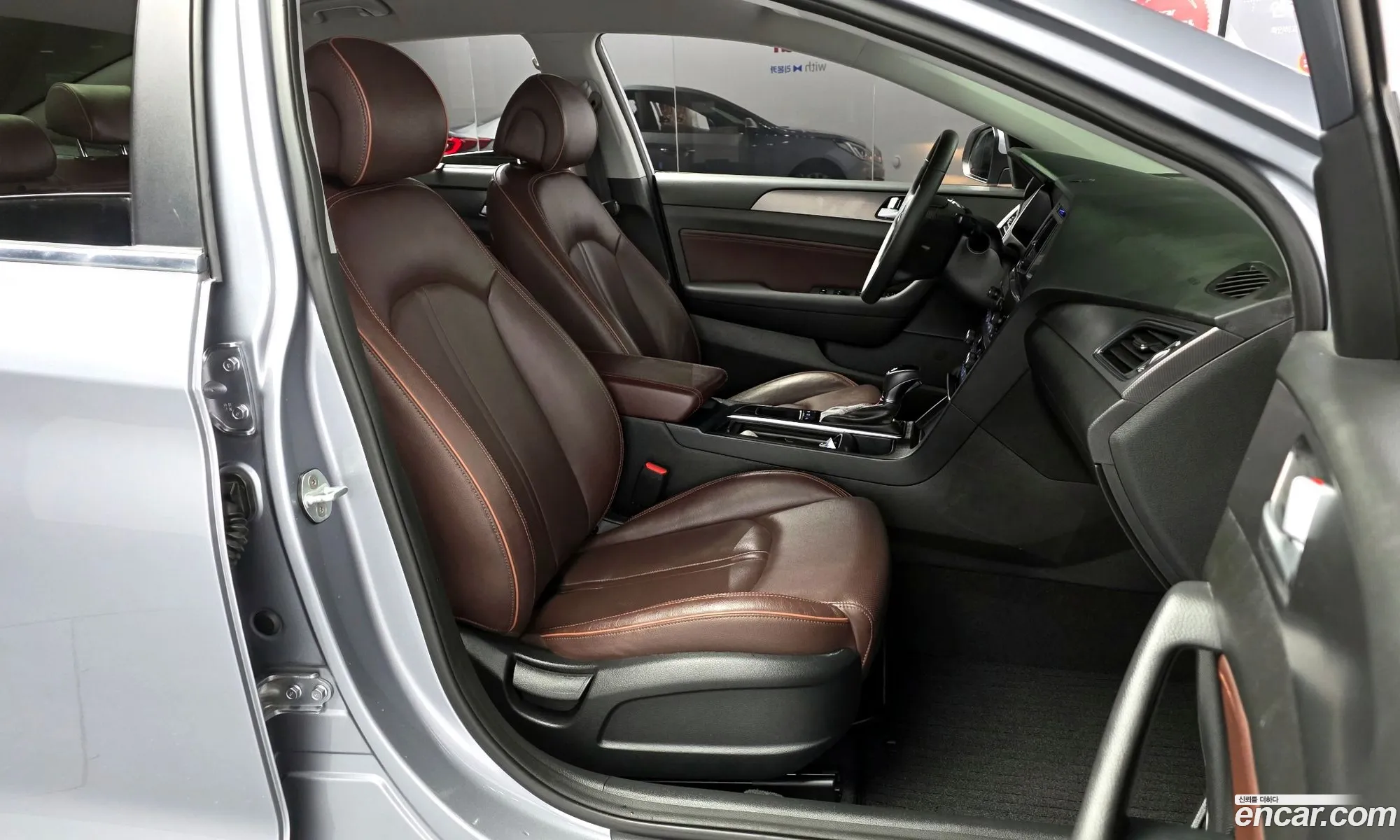 Hyundai LF Sonata 2016 — 22