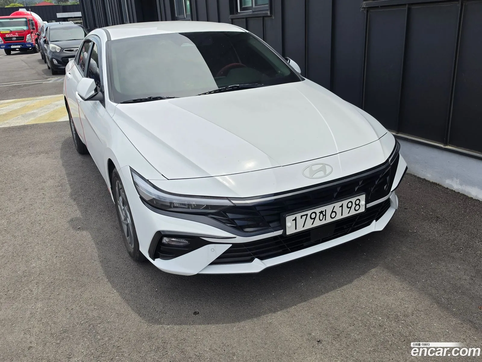 Hyundai Elantra 2024 — 3