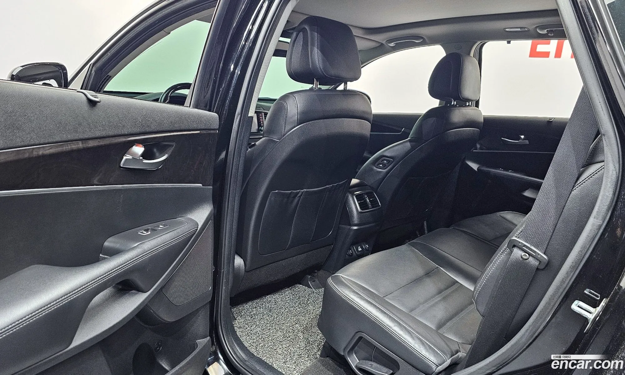 Kia Sorento 2017 KNAPK81BDHA356350 — 8
