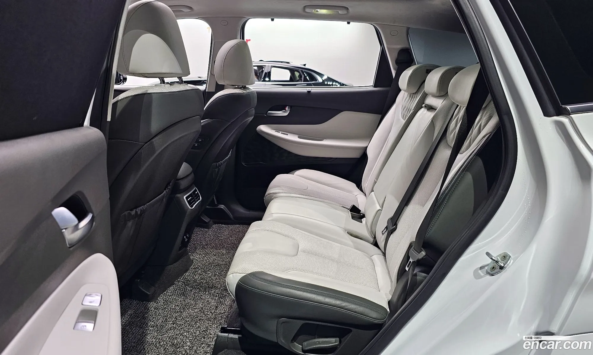 Hyundai Santa Fe 2021 KMHS581LHMU409723 — 2