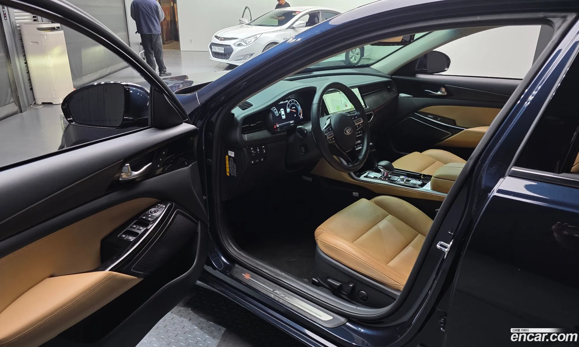 Kia K7 Premier 2019 KNALD416BLA177429 — 17