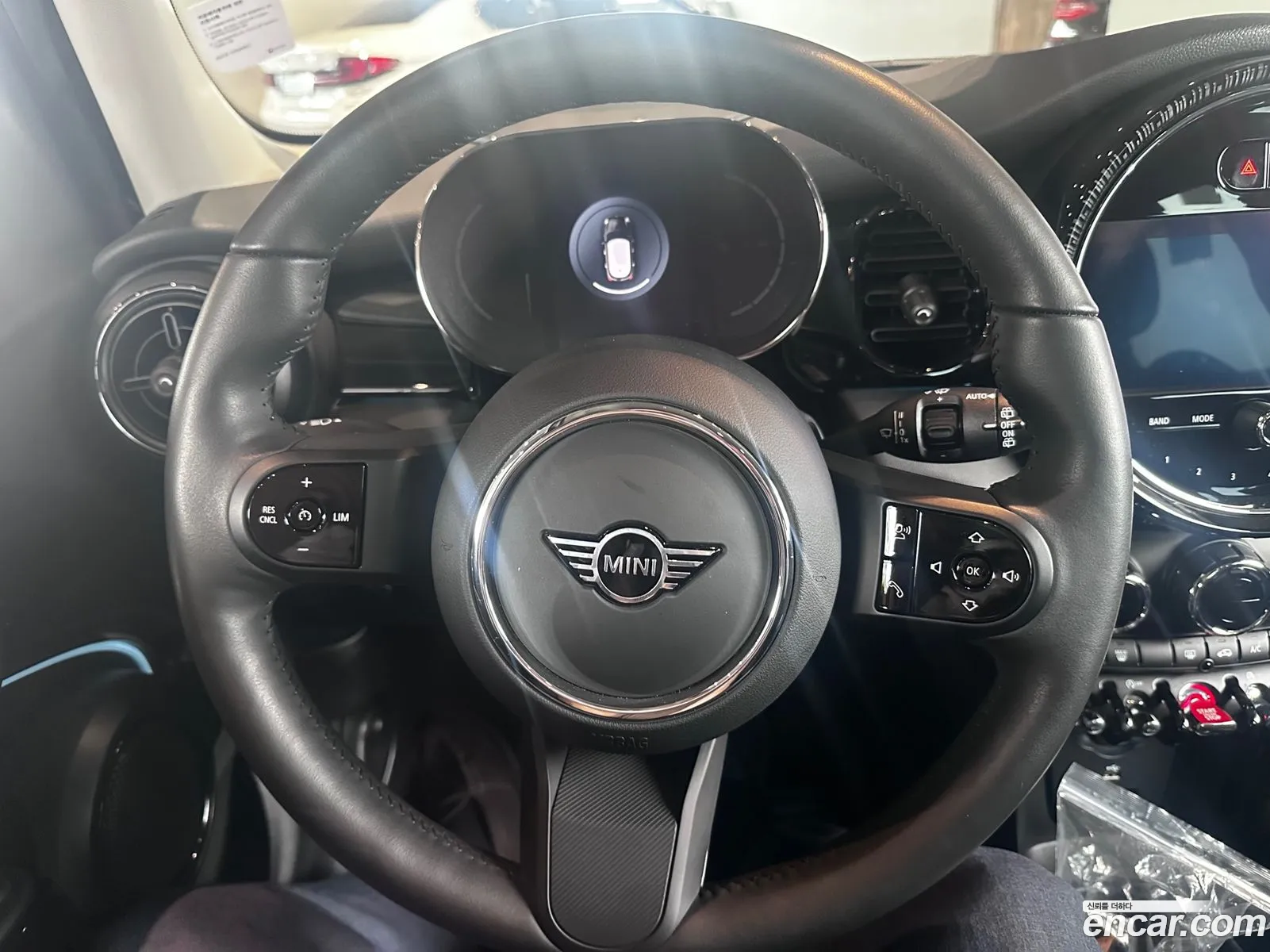 Mini Cooper 2024 — 10