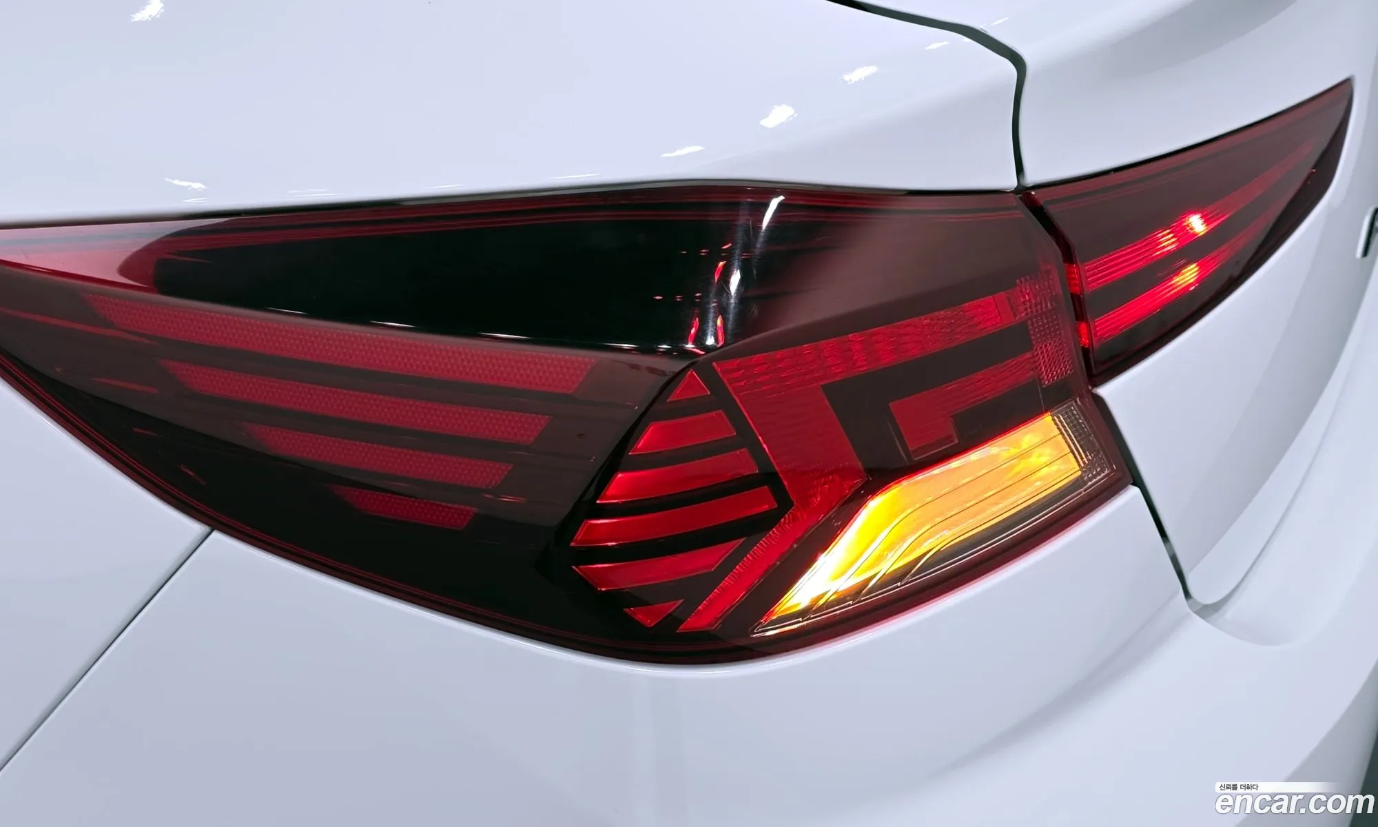 Hyundai Elantra AD 2018 — 15