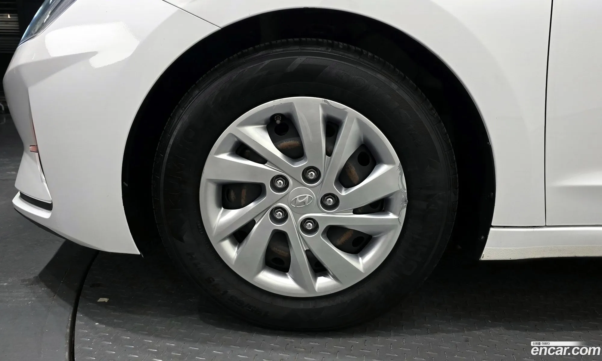 Hyundai Elantra AD 2018 — 14