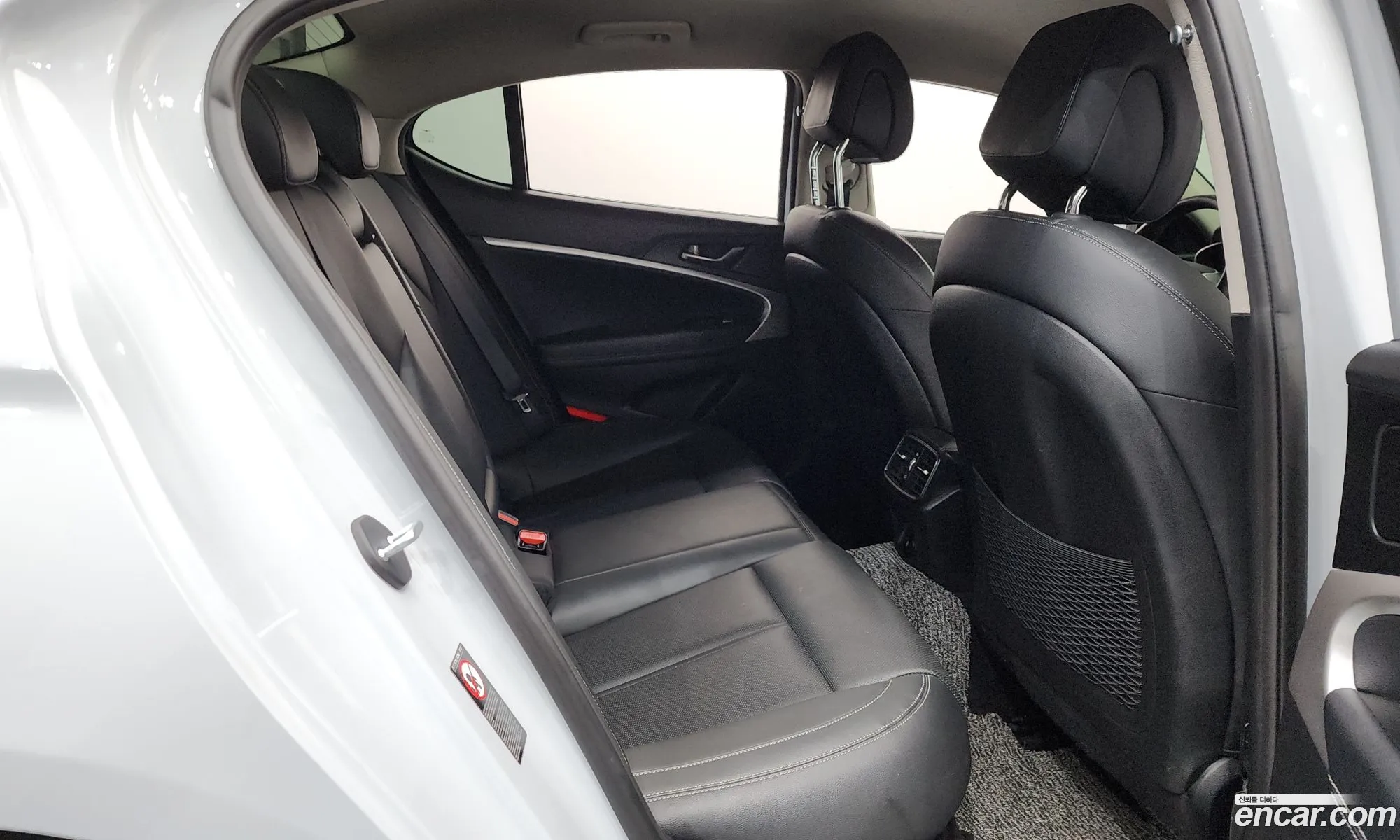 Genesis G70 2018 KMTG241ABKU033796 — 2