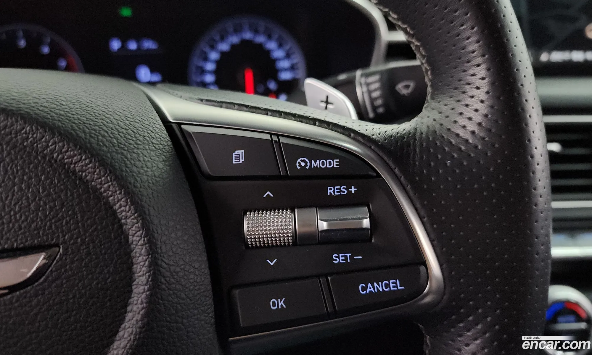 Genesis G70 2018 KMTG241ABKU033796 — 10