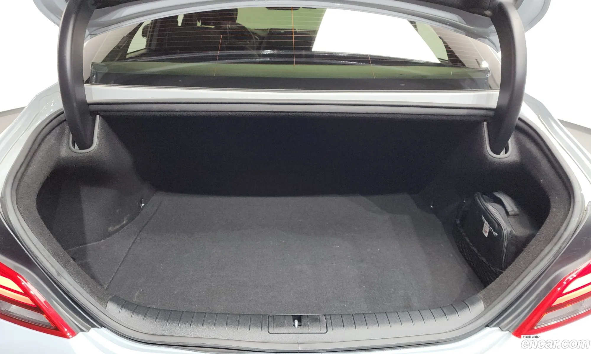 Genesis G70 2018 KMTG241ABKU033796 — 9
