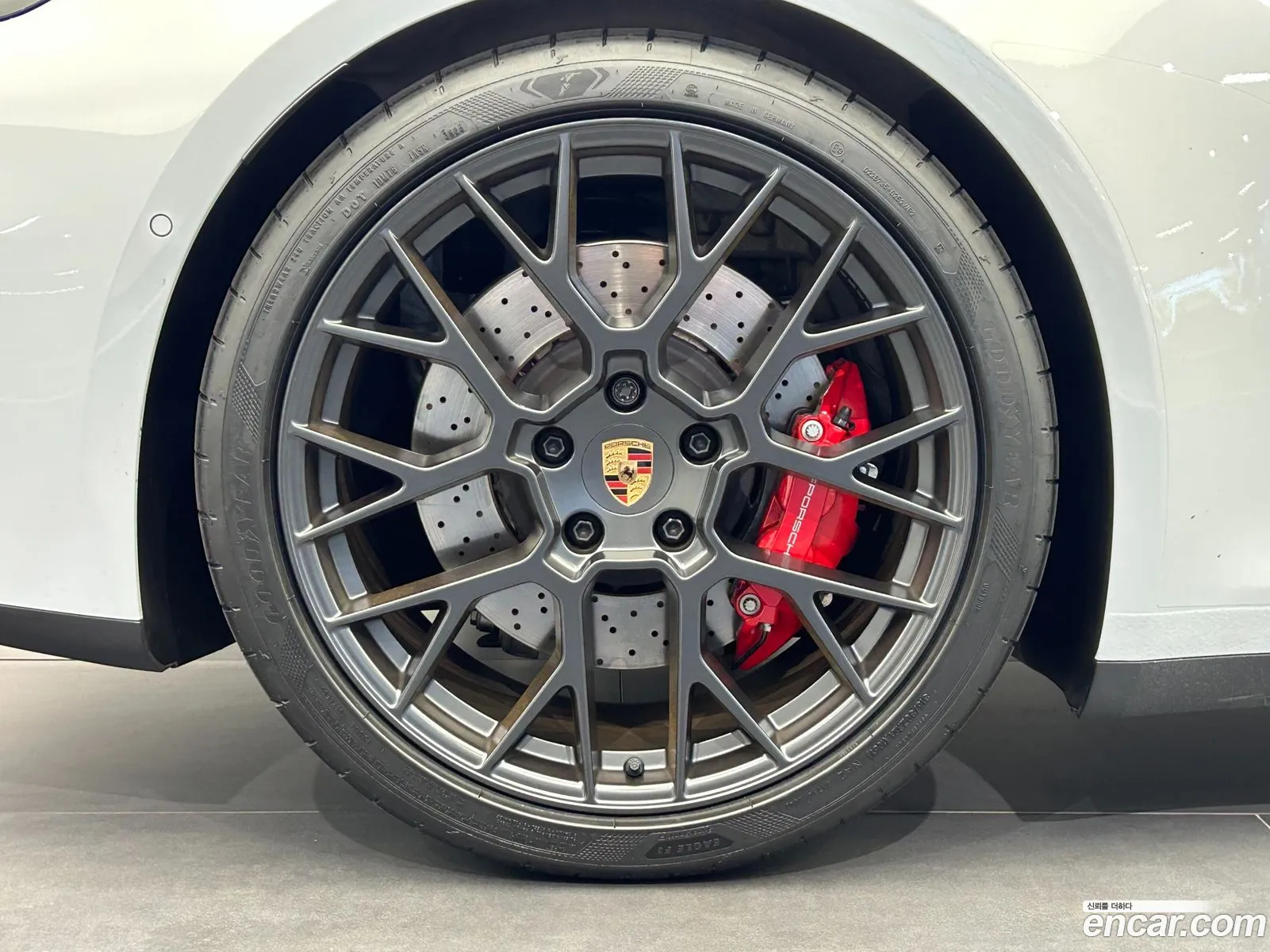 Porsche 911 2025 — 17