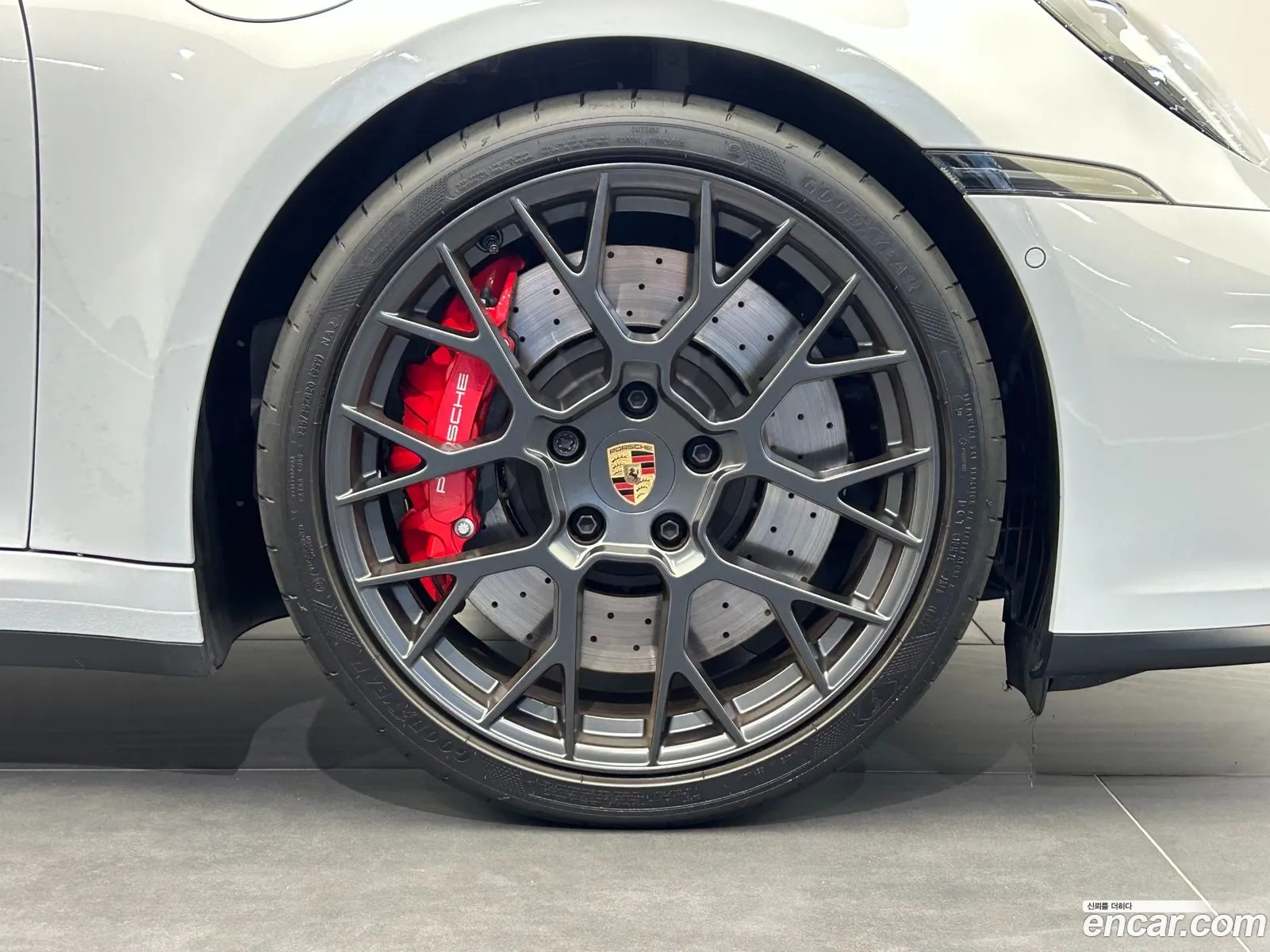 Porsche 911 2025 — 16