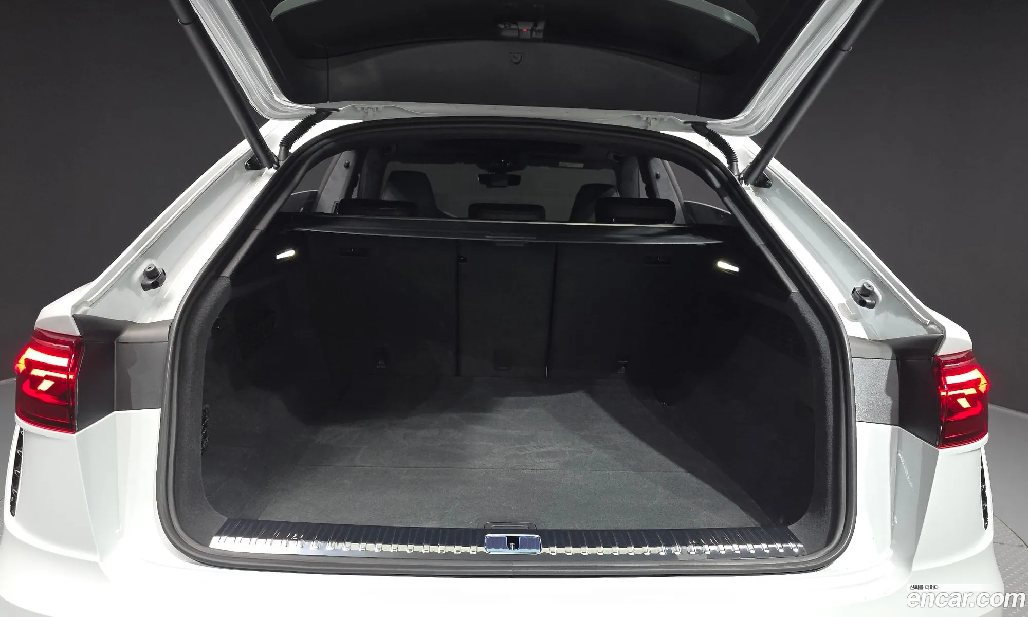 Audi RSQ8 2025 WUAZZZF1 — 12