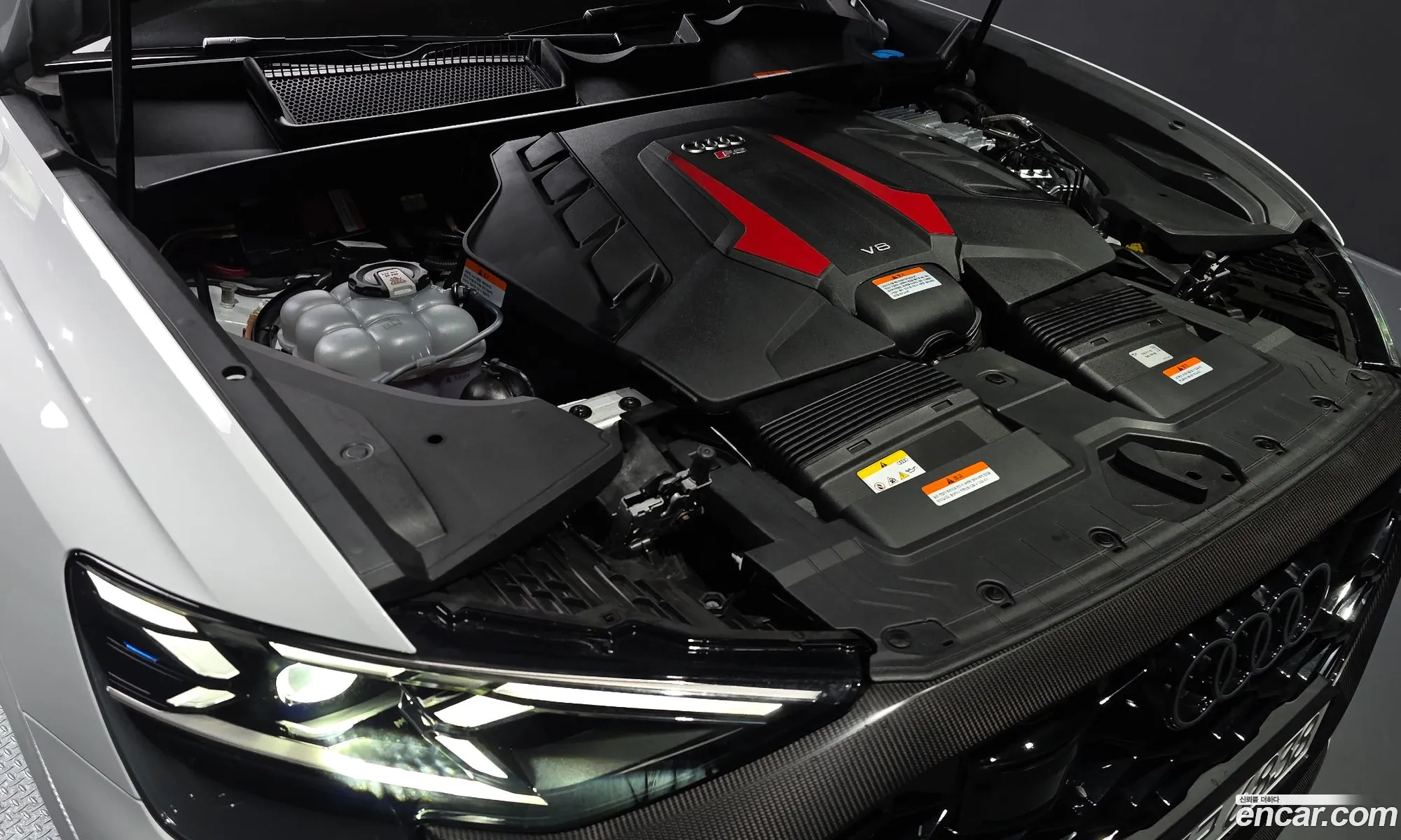 Audi RSQ8 2025 WUAZZZF1 — 7