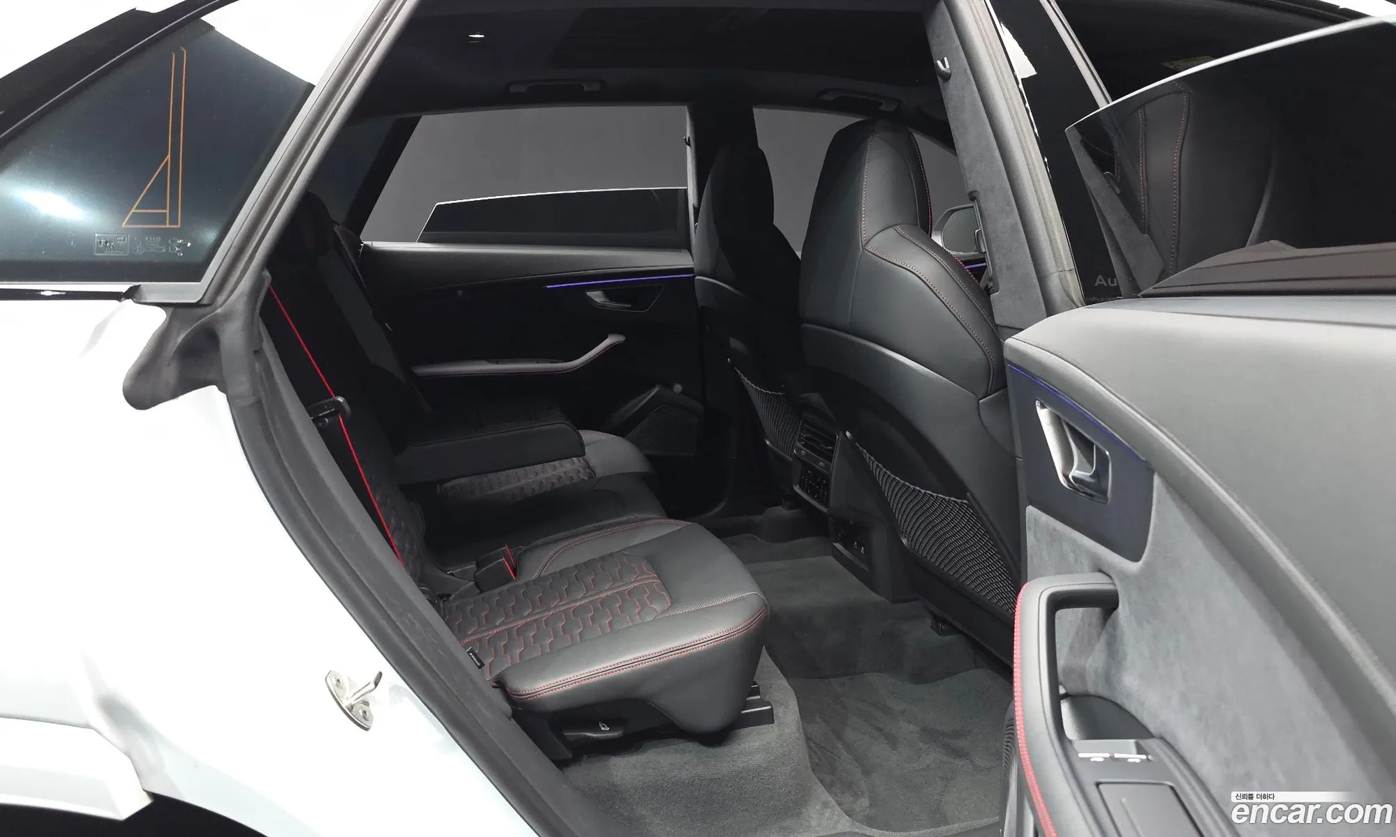 Audi RSQ8 2025 WUAZZZF1 — 4