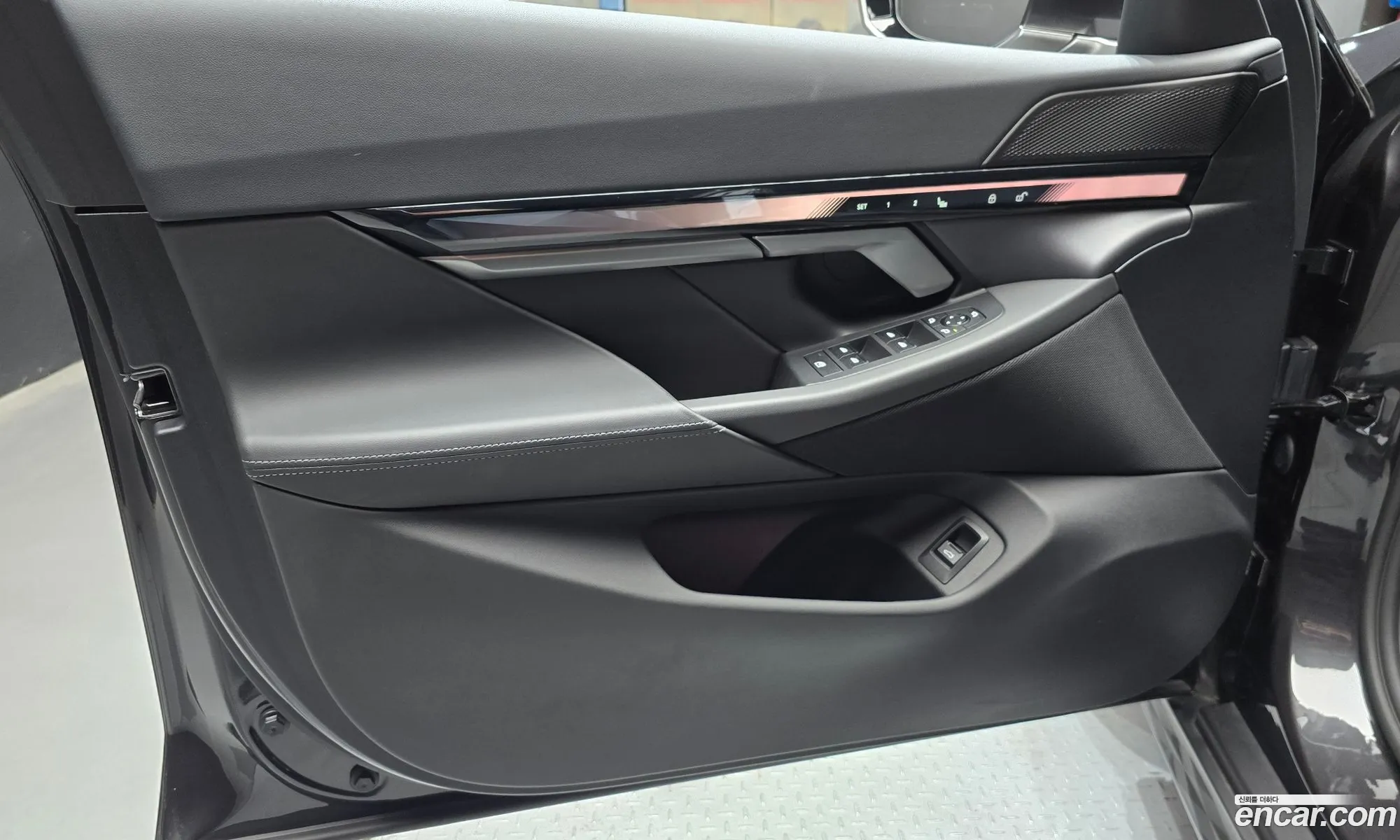 BMW 5 Series 2025 — 12