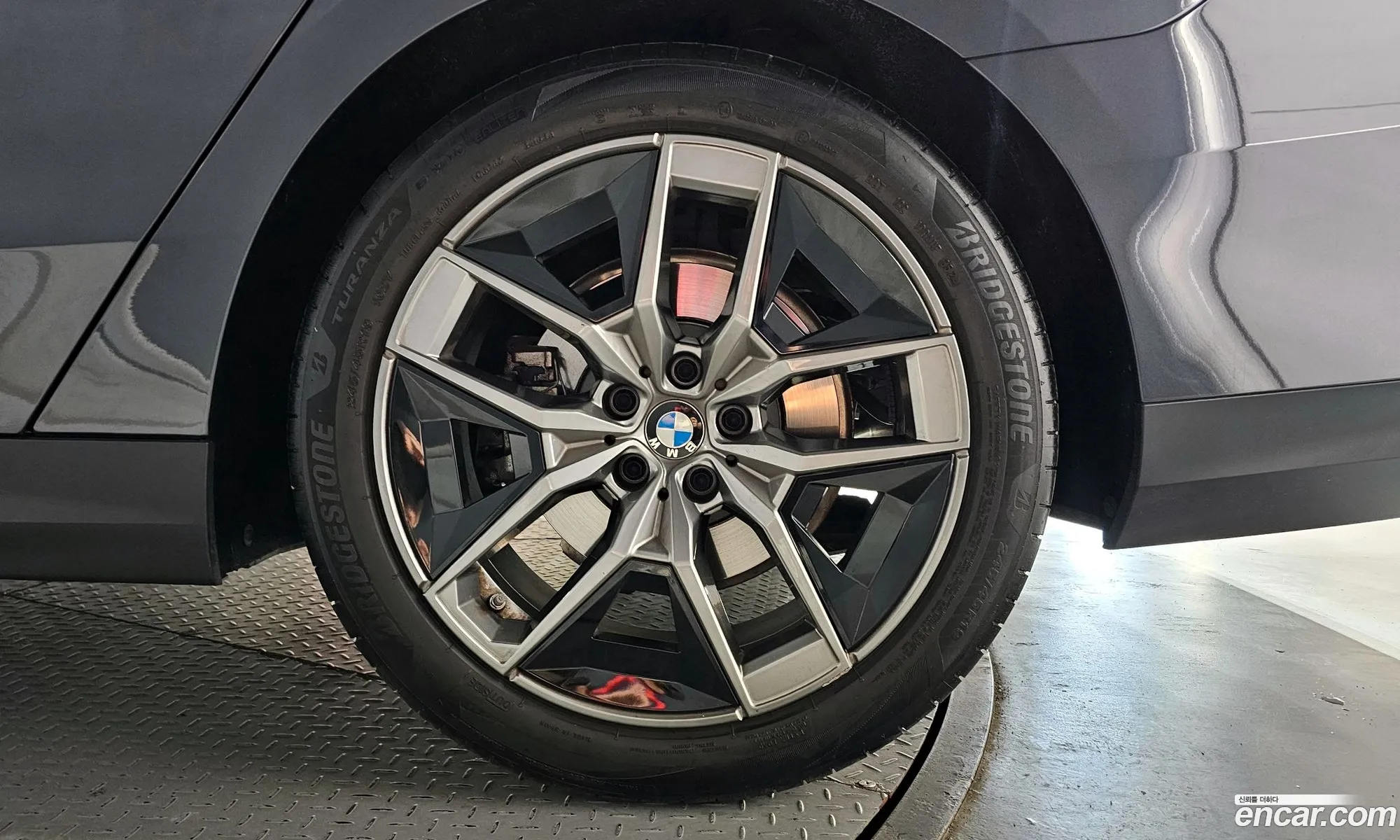 BMW 5 Series 2025 — 17